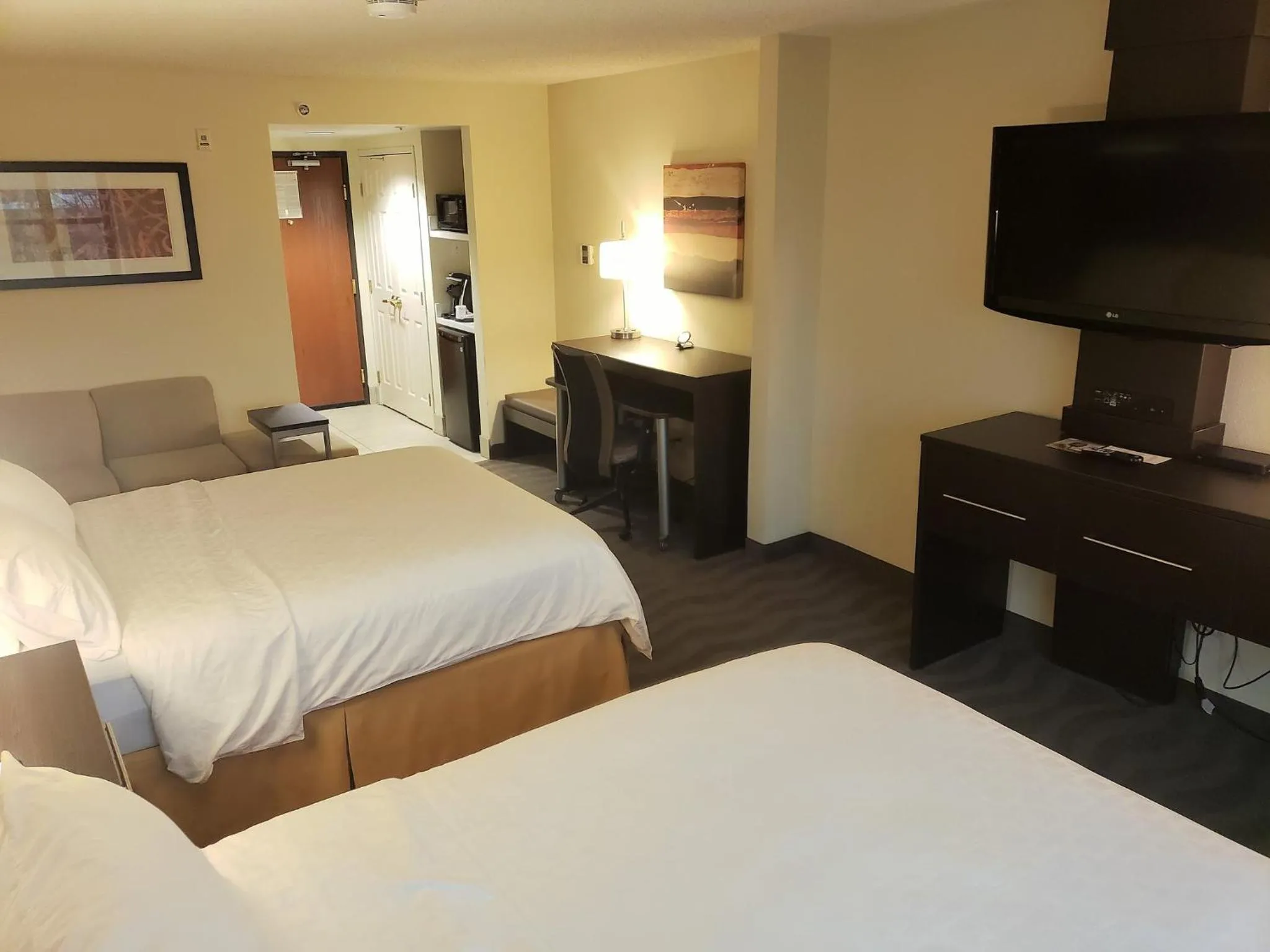 Photo of the whole room, Bed in Holiday Inn Express Portland West/Hillsboro by IHG