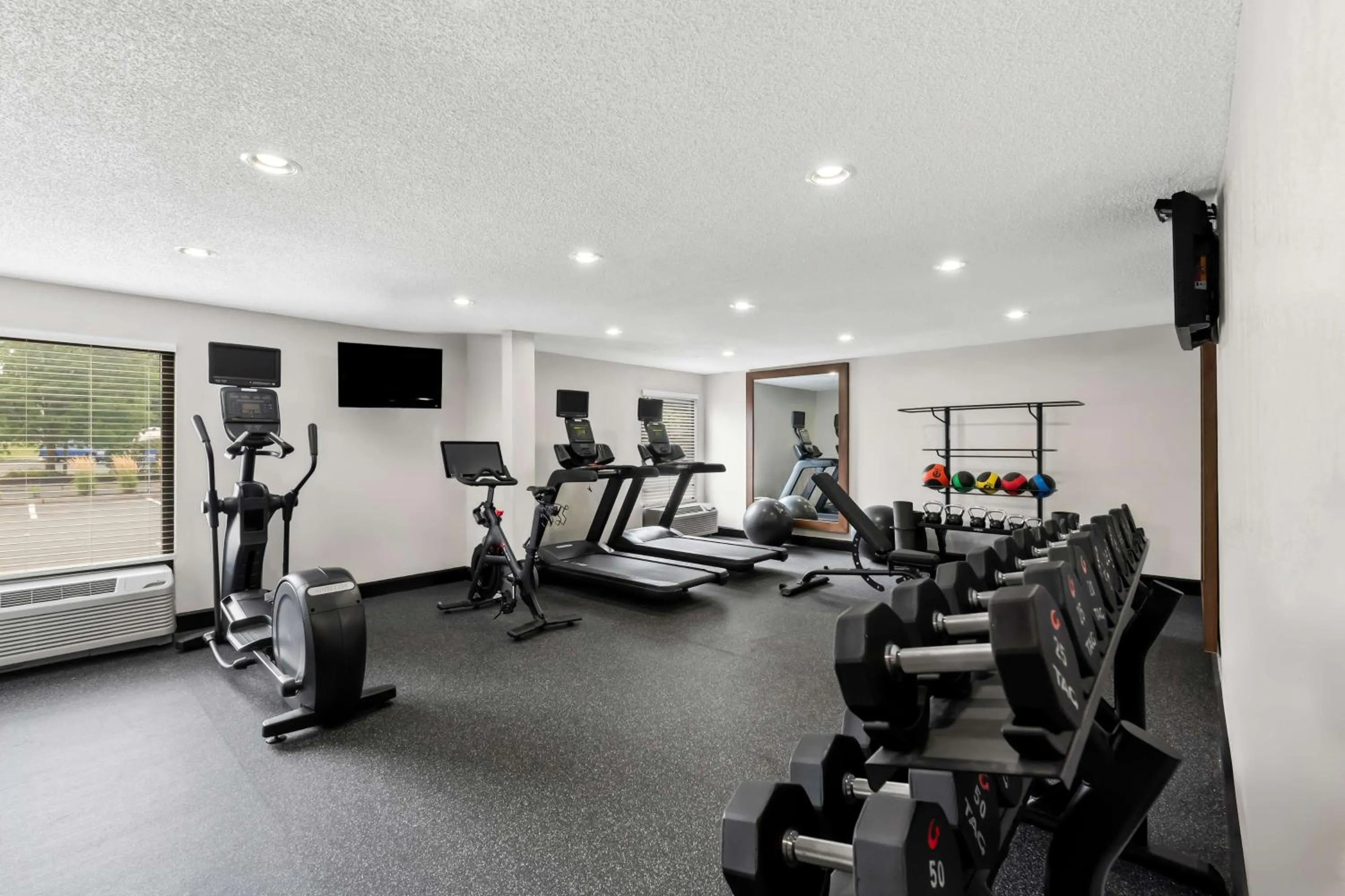 Fitness centre/facilities in Hampton Inn Pennsville