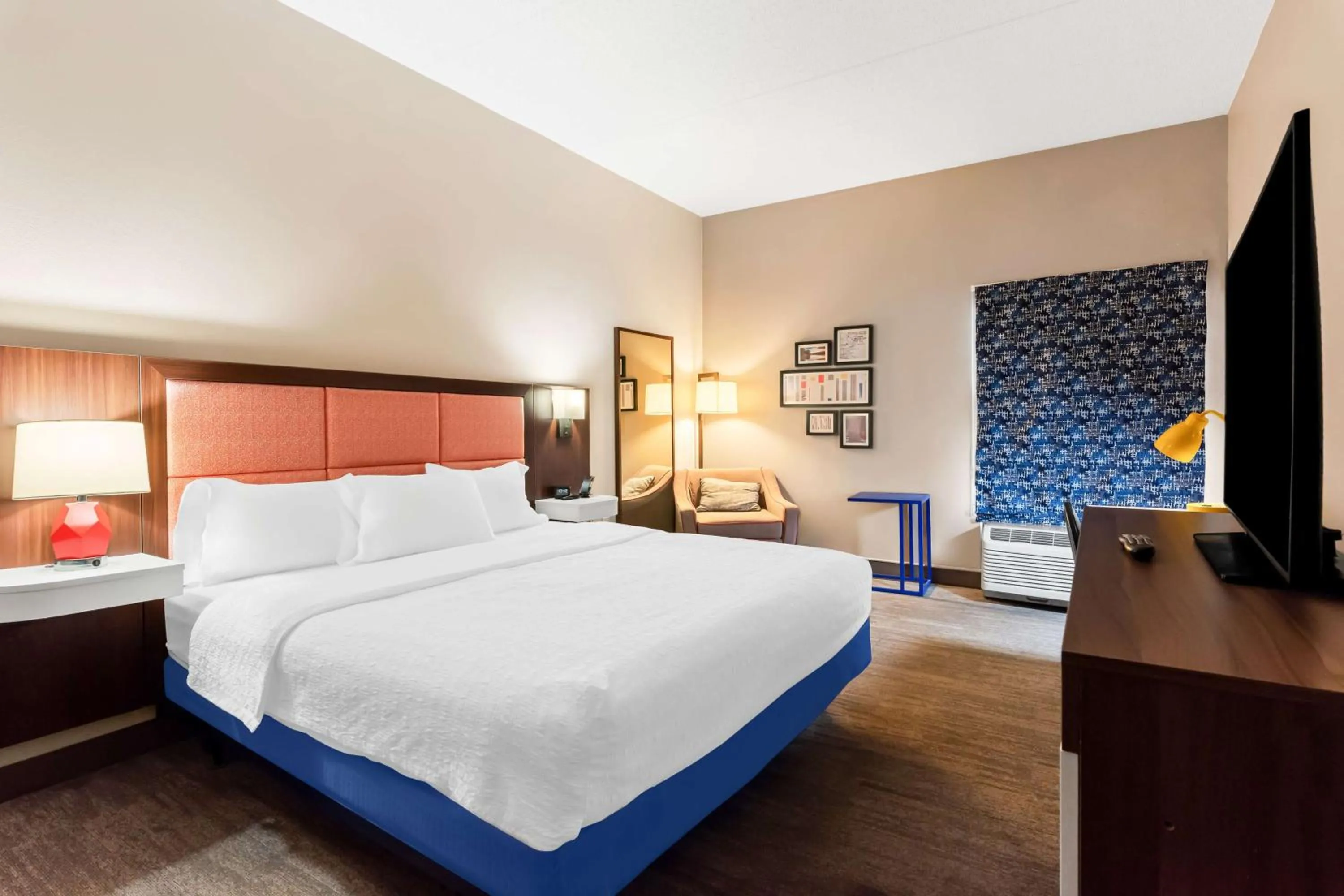 Bed in Hampton Inn Pennsville