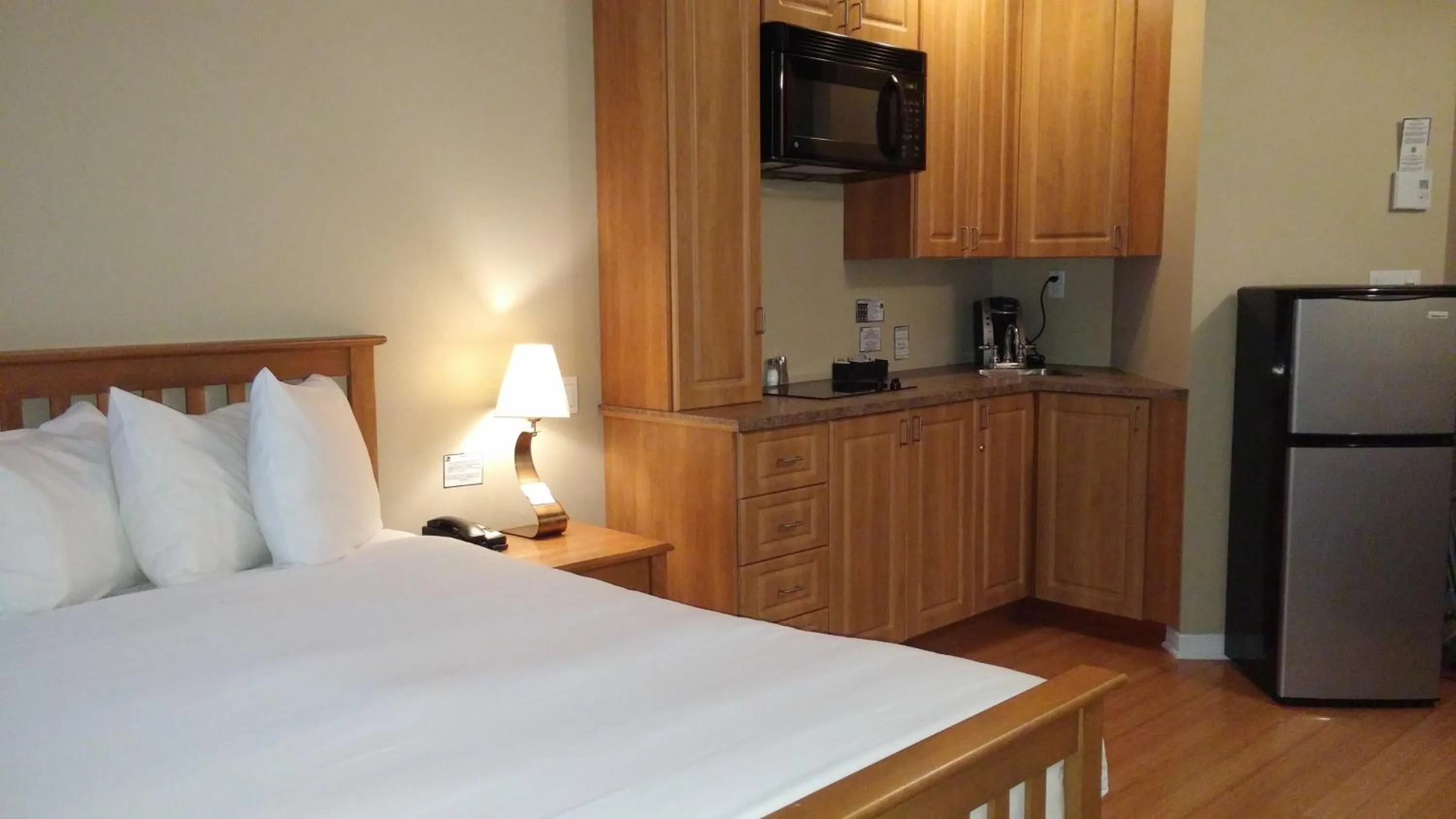 Photo of the whole room, Kitchen/Kitchenette in Hotel St-Sauveur