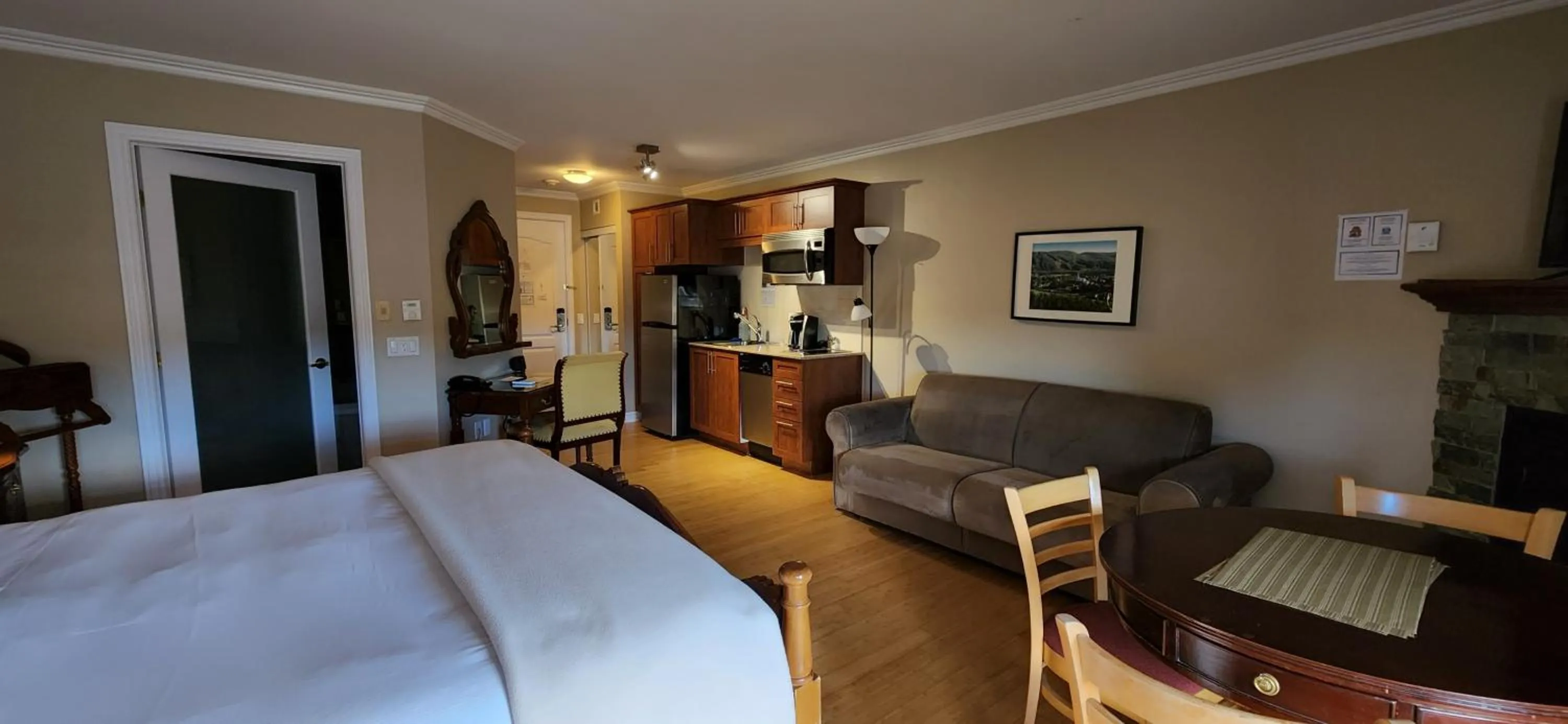 Bed in Hotel St-Sauveur