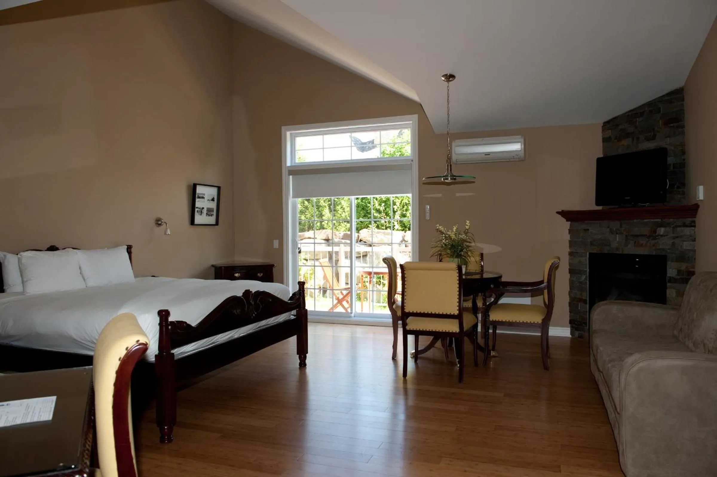 Bed in Hotel St-Sauveur