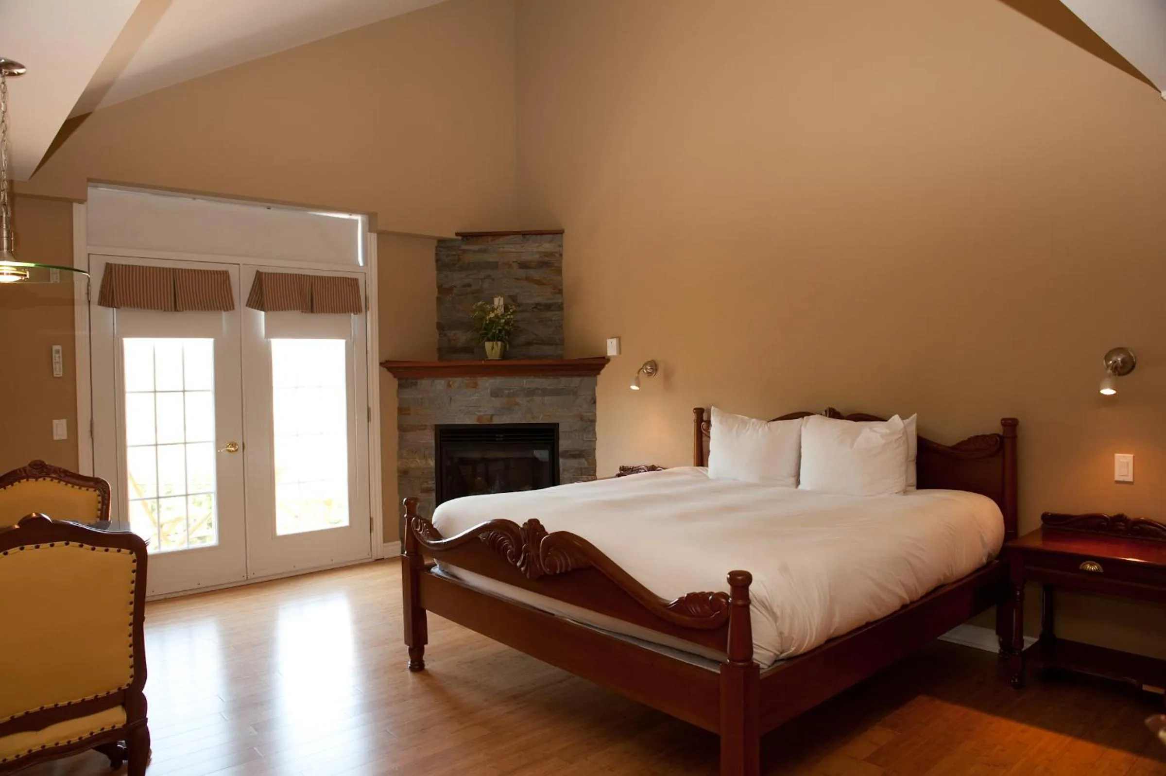 Bed in Hotel St-Sauveur