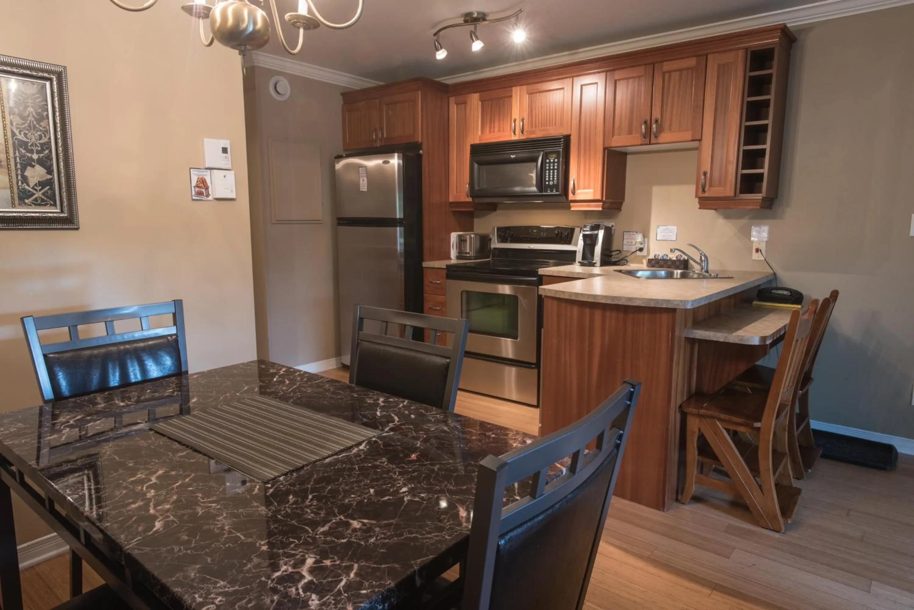 Kitchen or kitchenette, Kitchen/Kitchenette in Hotel St-Sauveur