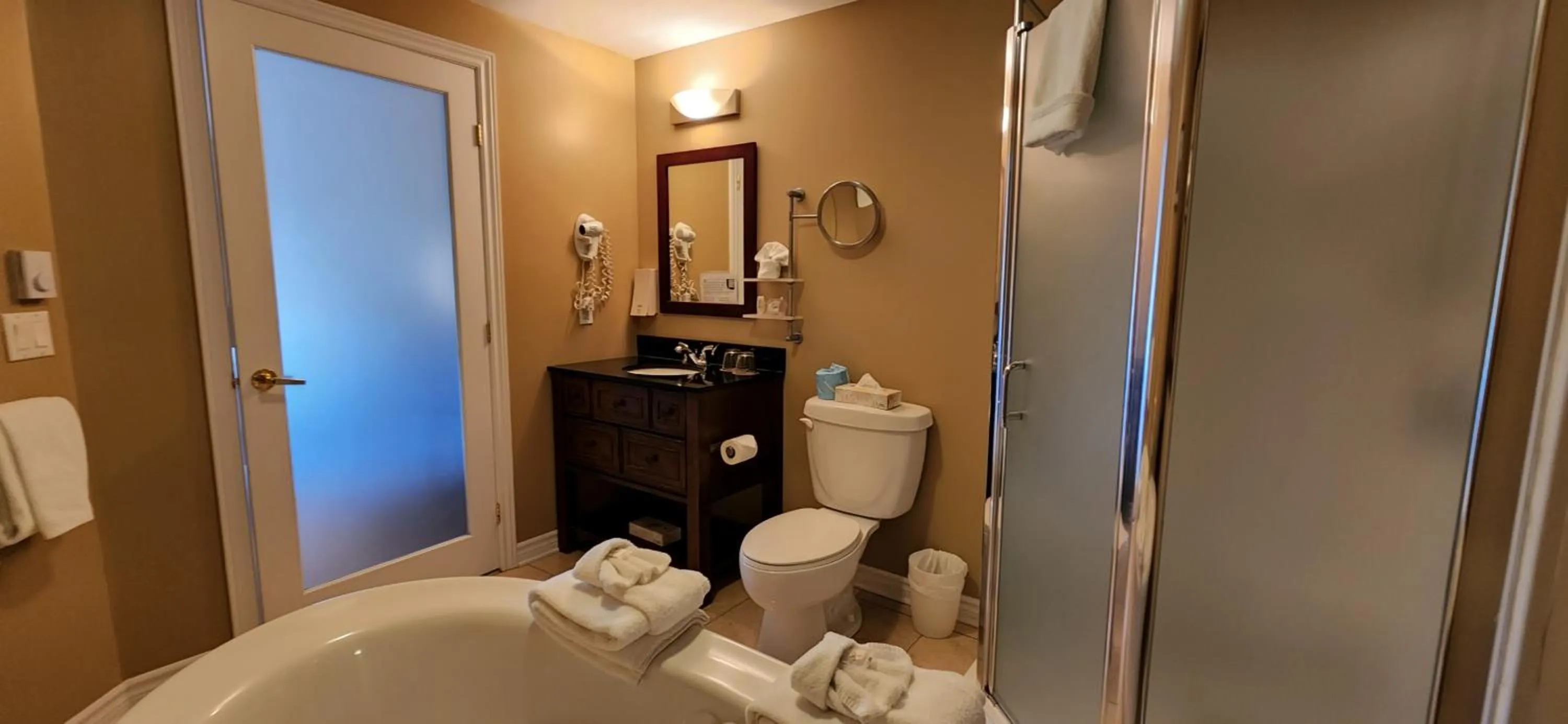 Shower, Bathroom in Hotel St-Sauveur