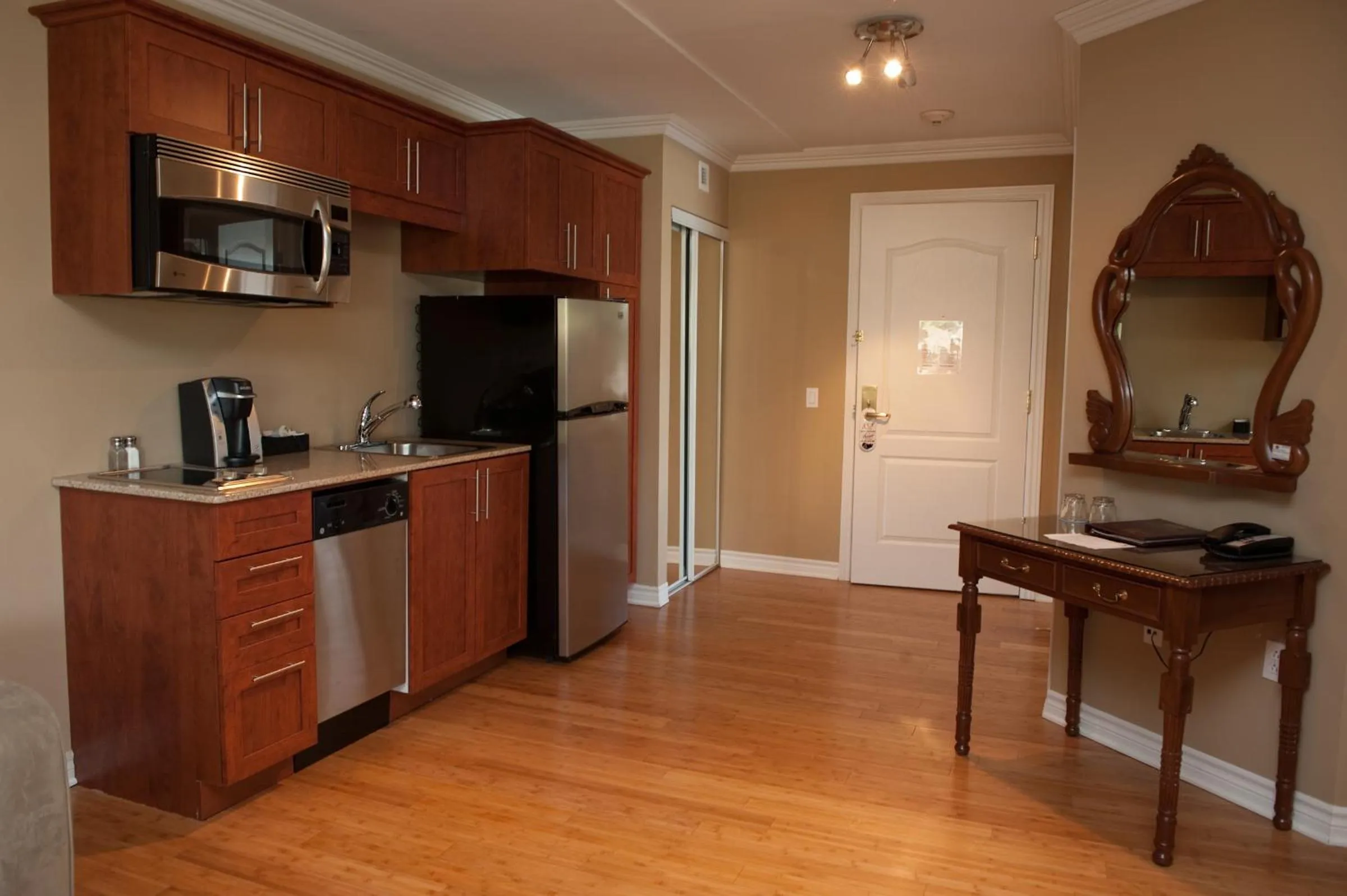 Property building, Kitchen/Kitchenette in Hotel St-Sauveur