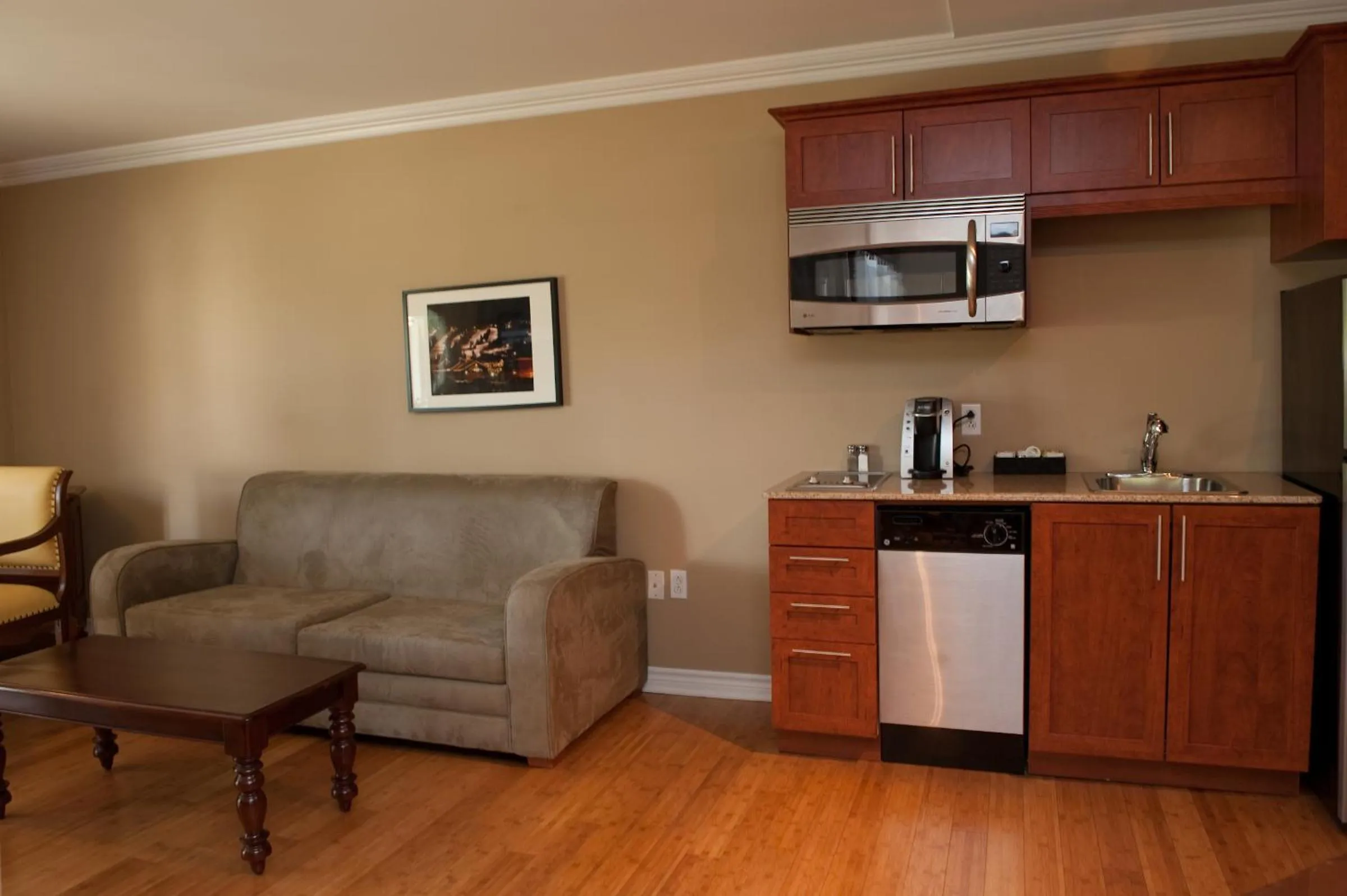 Kitchen or kitchenette, Kitchen/Kitchenette in Hotel St-Sauveur
