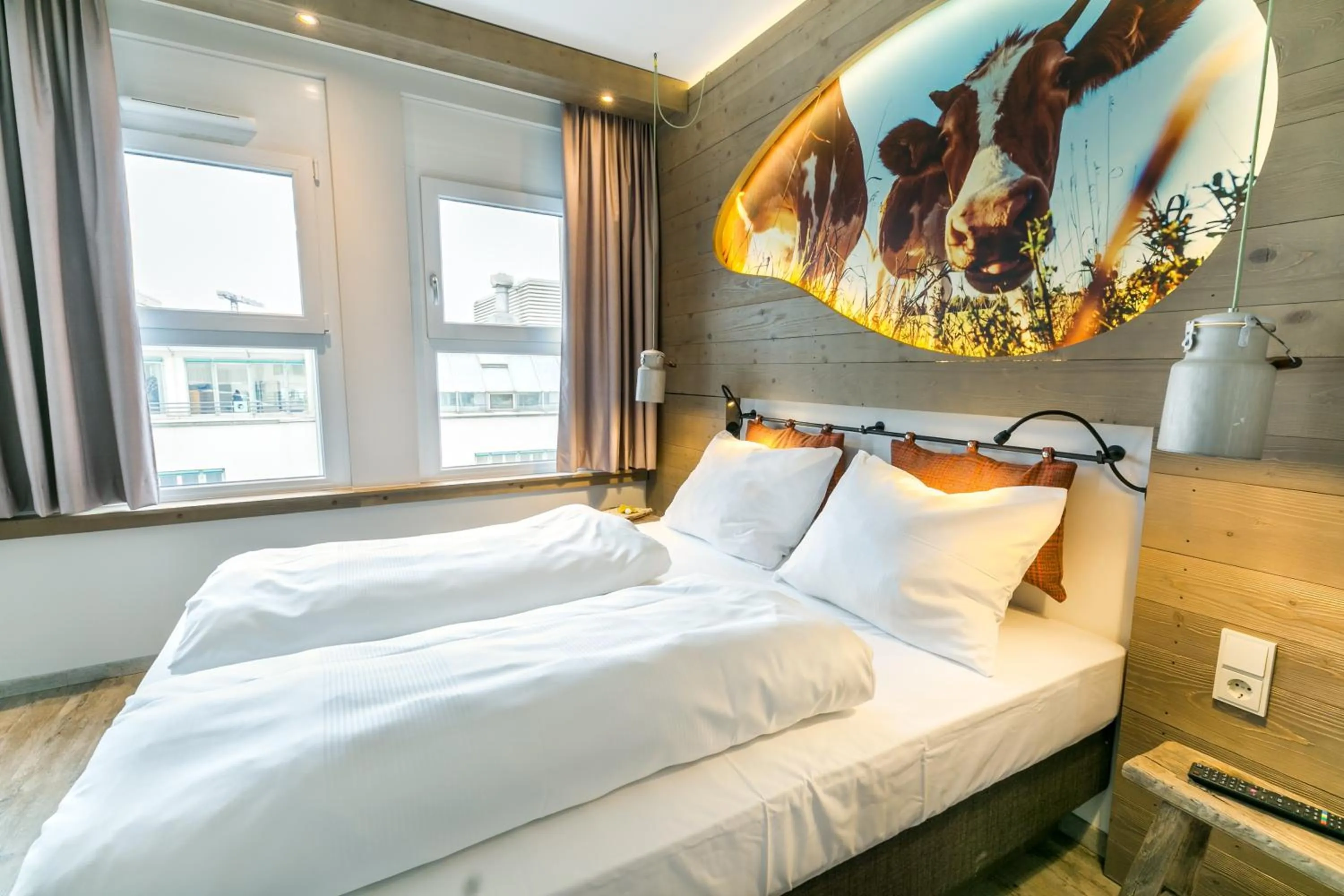 Photo of the whole room, Bed in Cocoon Hauptbahnhof