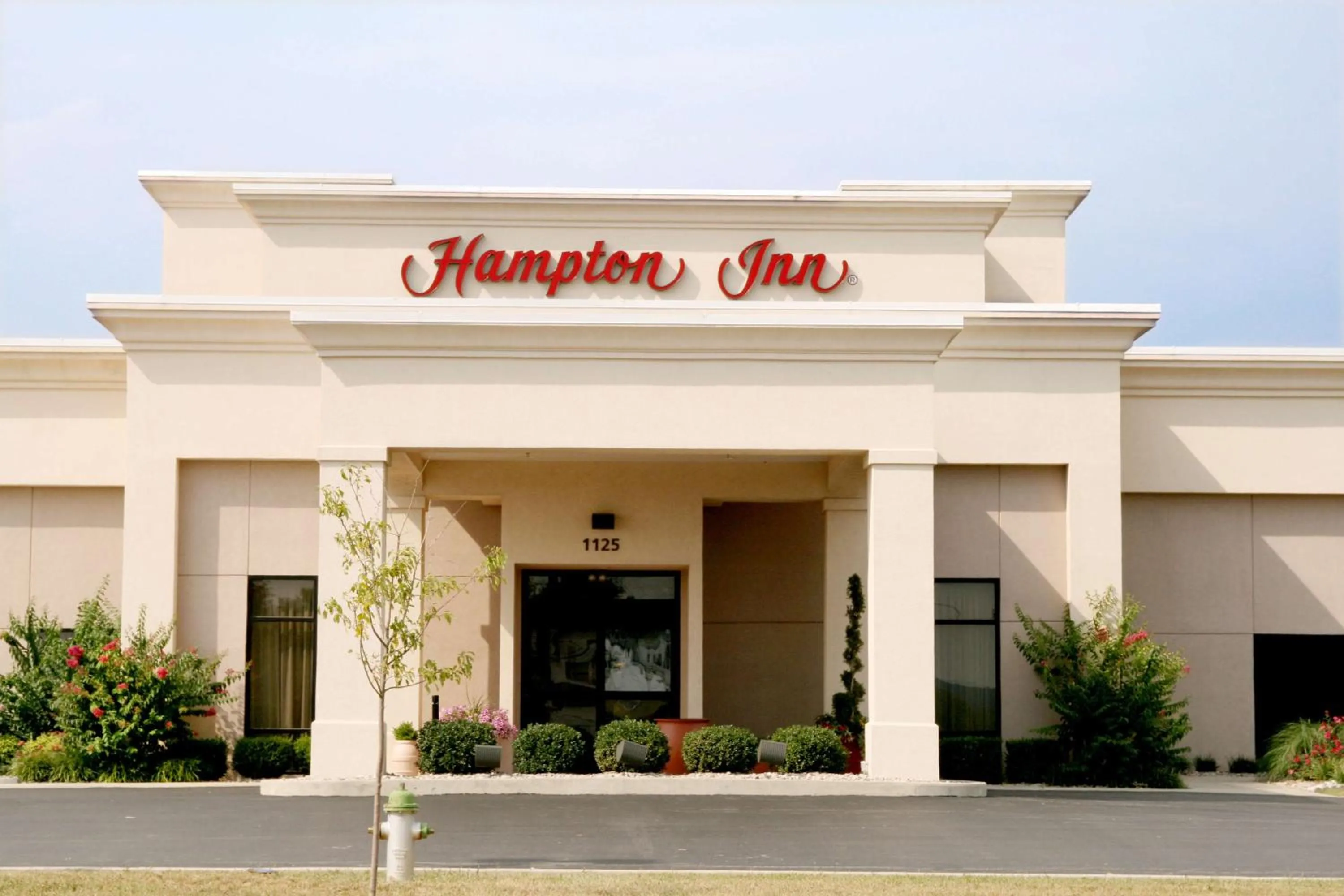 Property building in Hampton Inn Lebanon