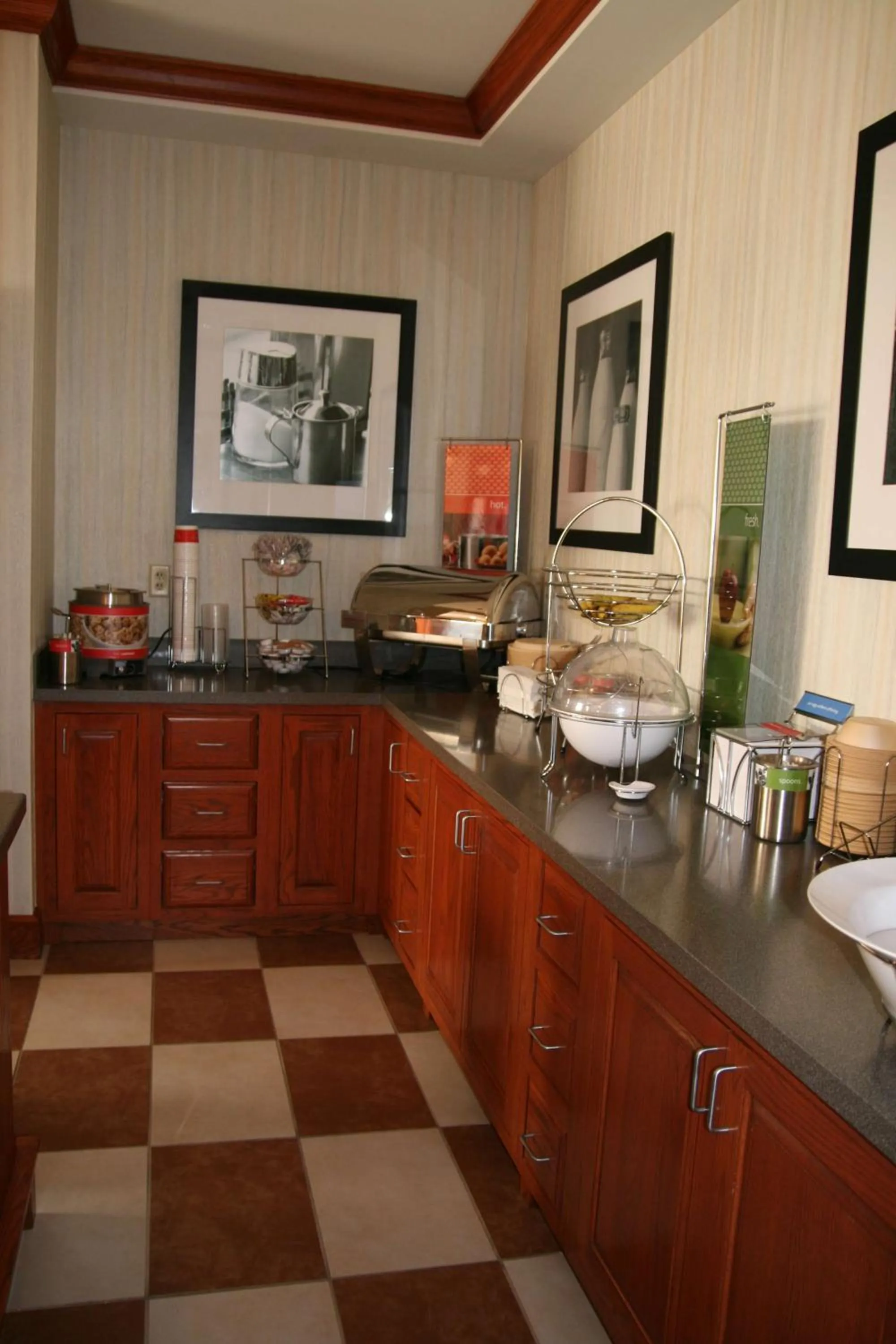 Dining area in Hampton Inn Lebanon