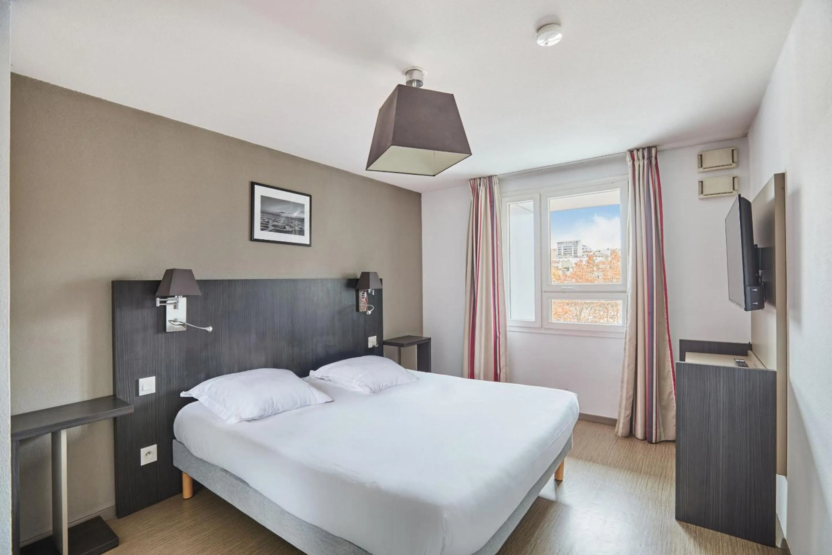 Bed in Appart Hotel Odalys City Marseille Le Dôme