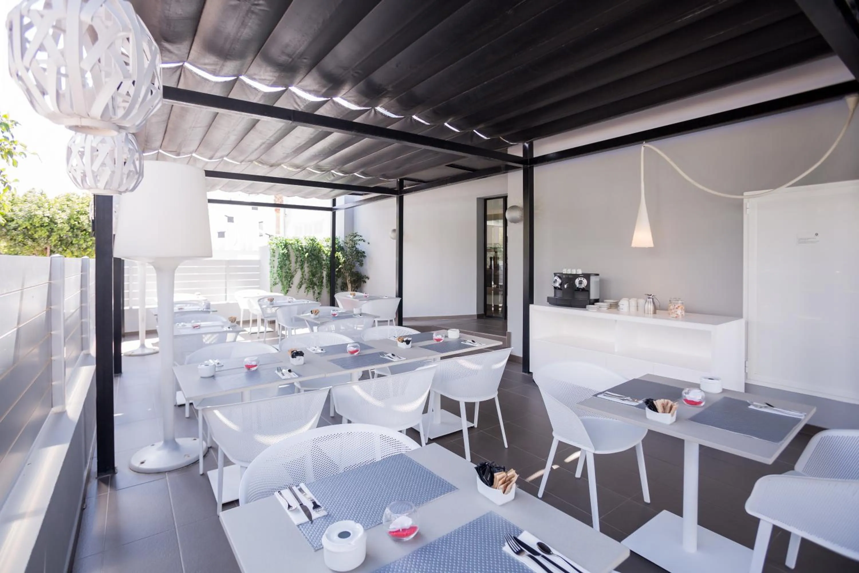 Restaurant/places to eat in Migjorn Ibiza Suites & Spa