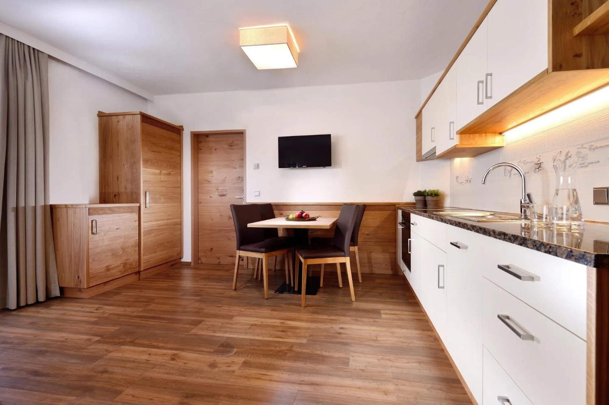 Kitchen or kitchenette in Aparthotel Garni Monte