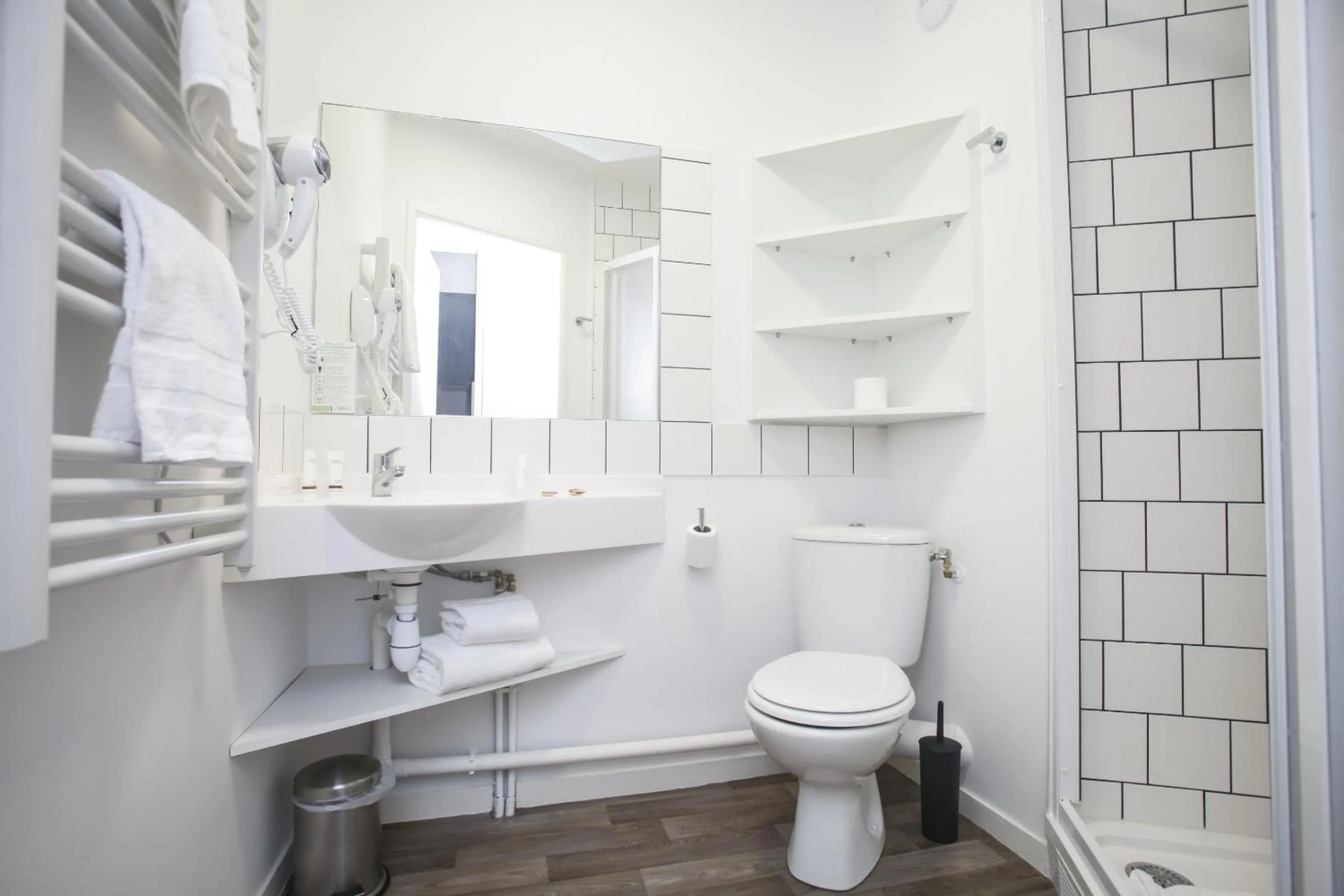 Bathroom in Appart Hotel Odalys City Paris Levallois