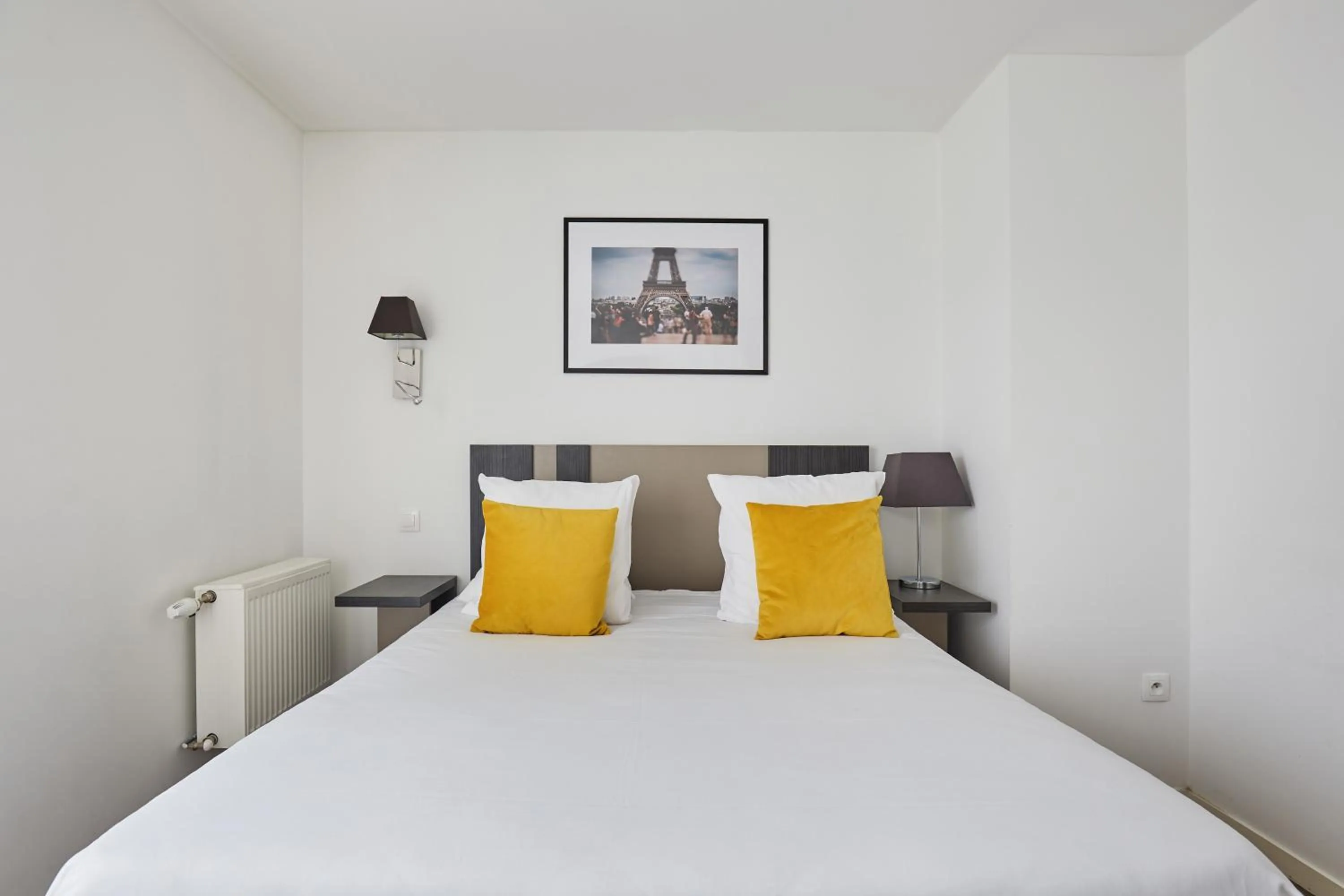 Bedroom, Bed in Appart Hotel Odalys City Paris Levallois