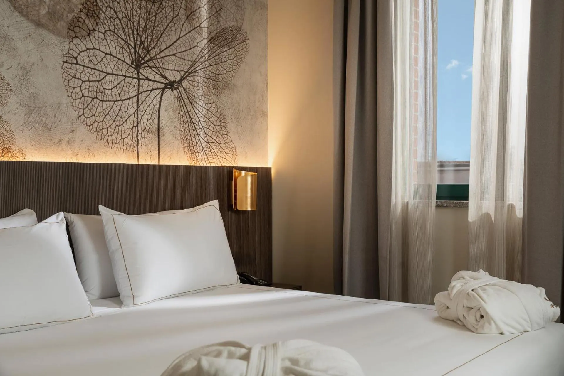 Bed in Just Hotel Saronno