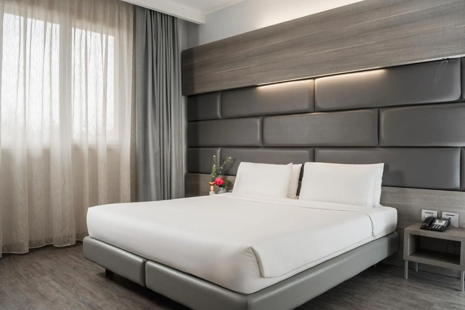 Bed in Just Hotel Saronno