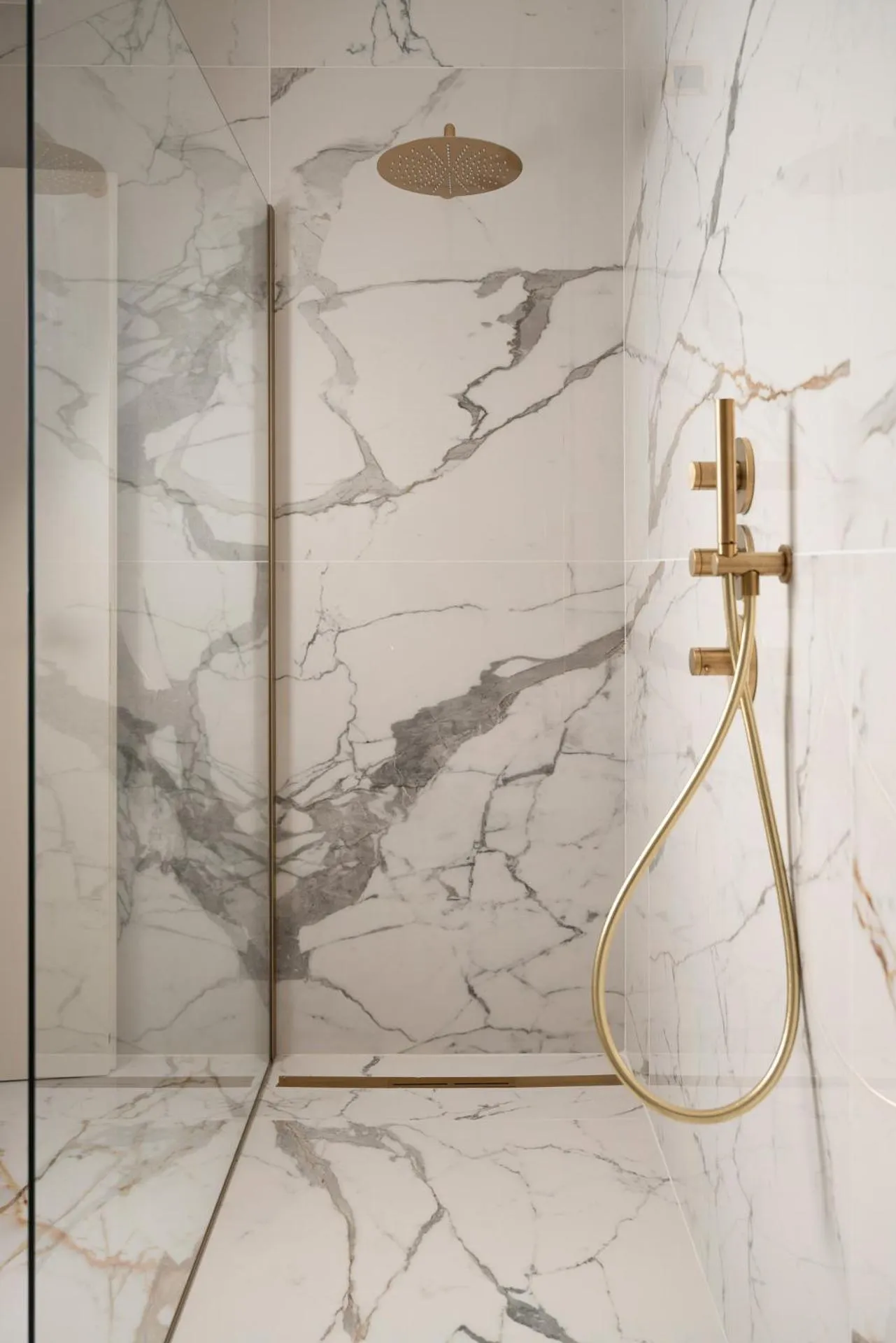 Shower in Just Hotel Saronno