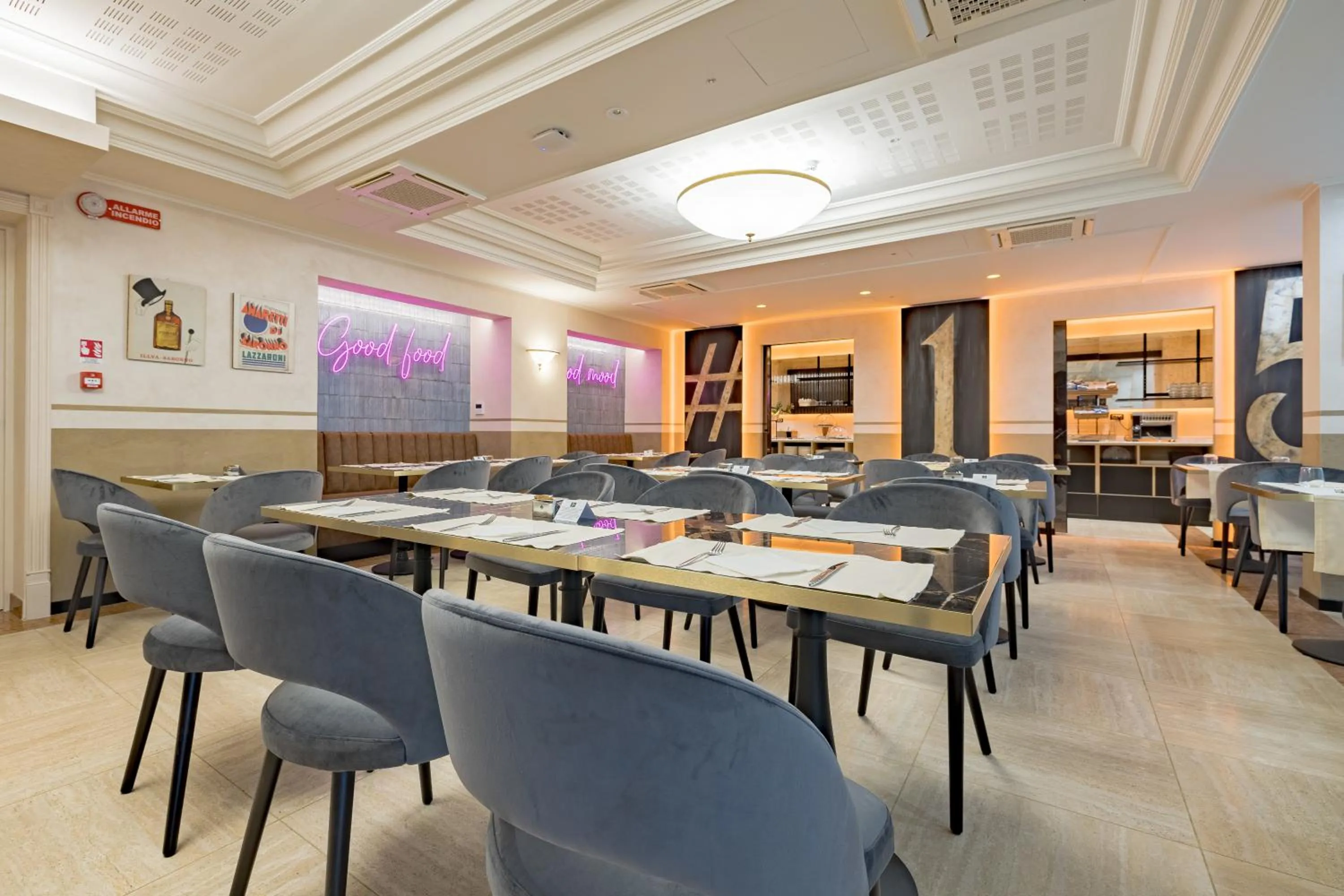 Restaurant/places to eat in Just Hotel Saronno