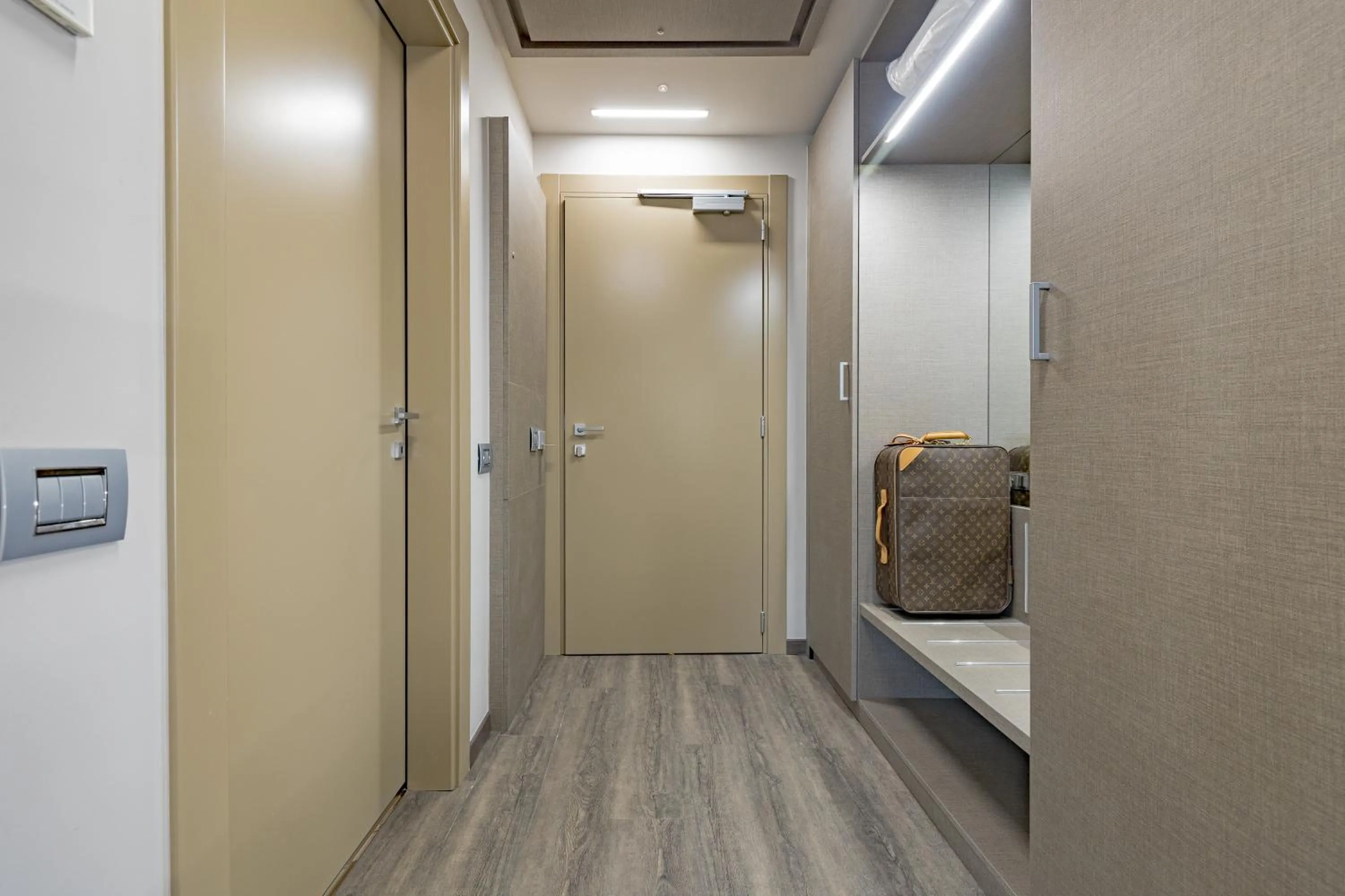 wardrobe in Just Hotel Saronno