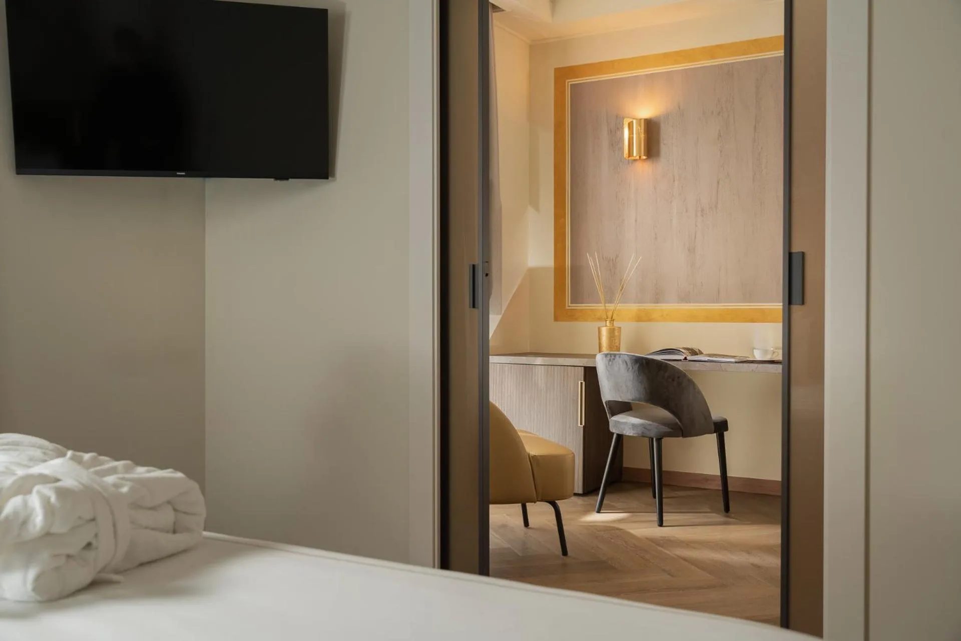 Bed in Just Hotel Saronno