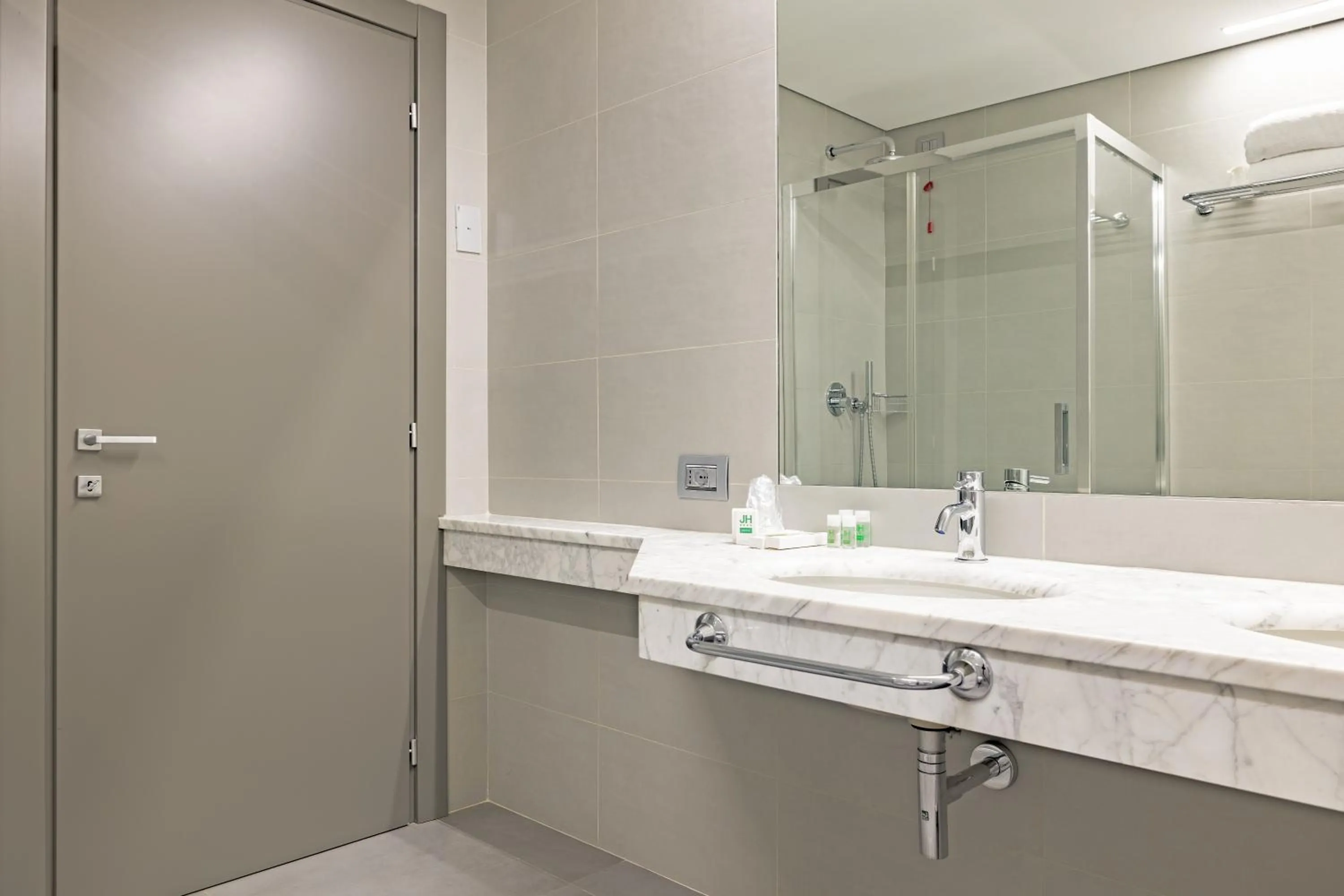 Bathroom in Just Hotel Saronno