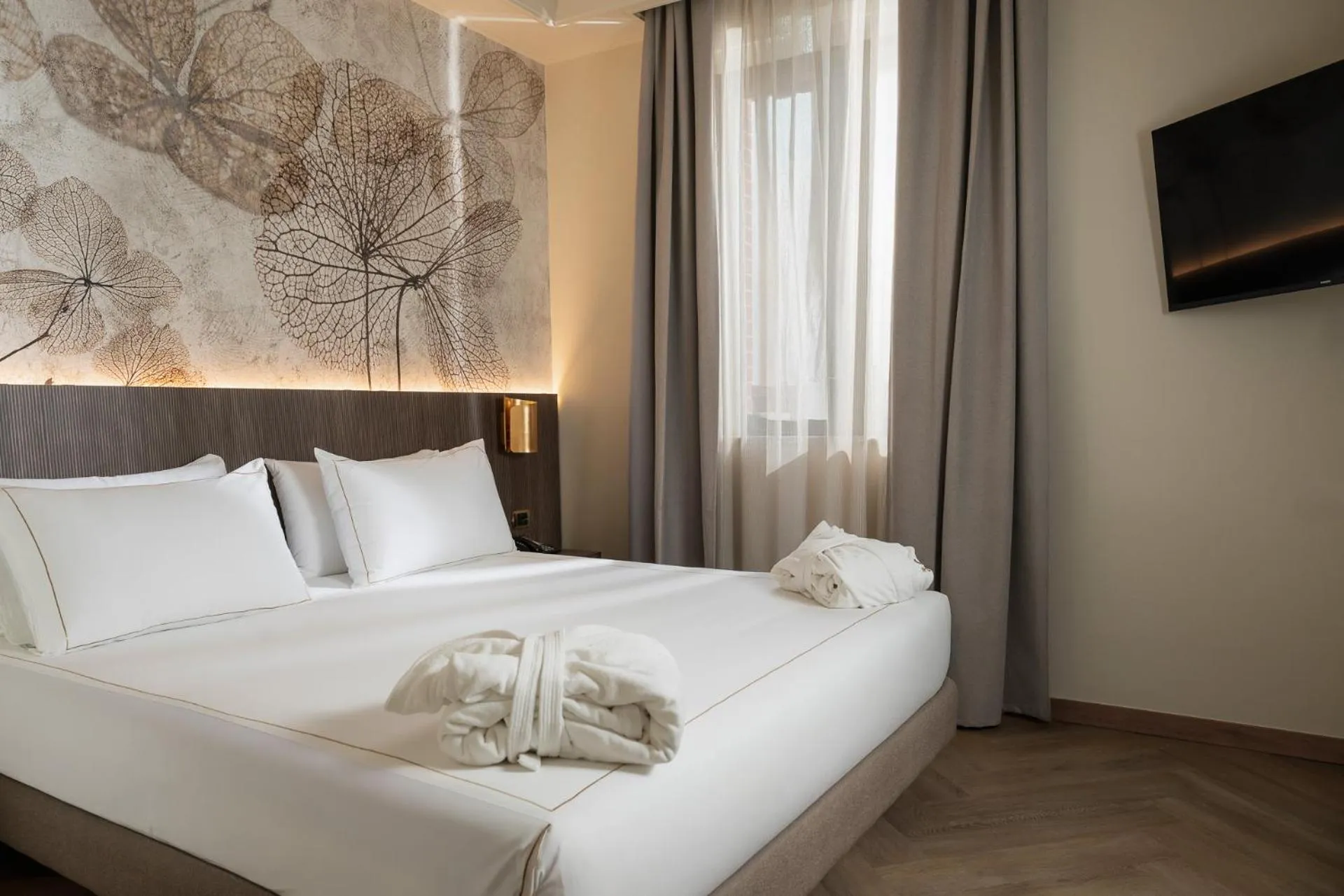 Bed in Just Hotel Saronno