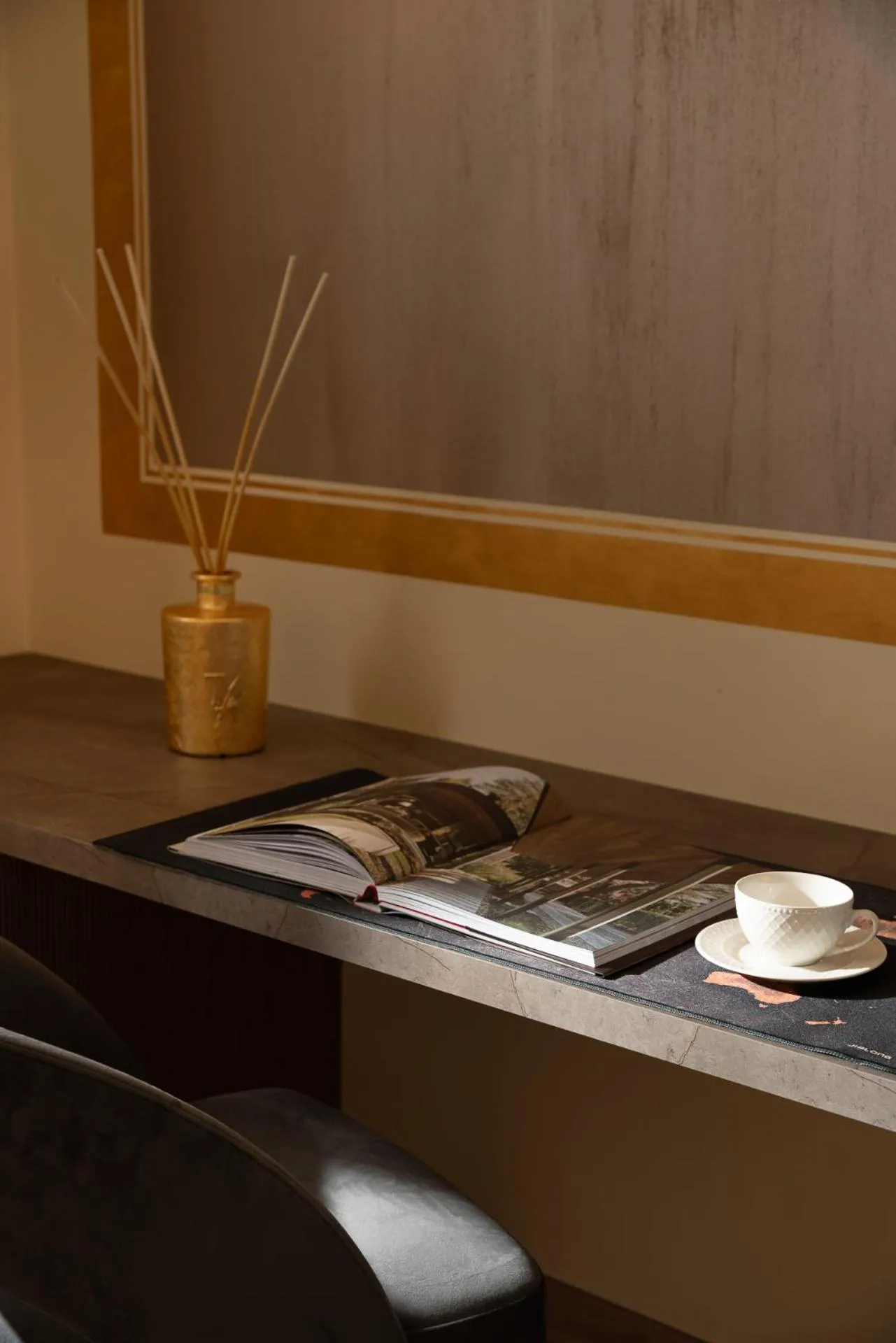 Seating area in Just Hotel Saronno