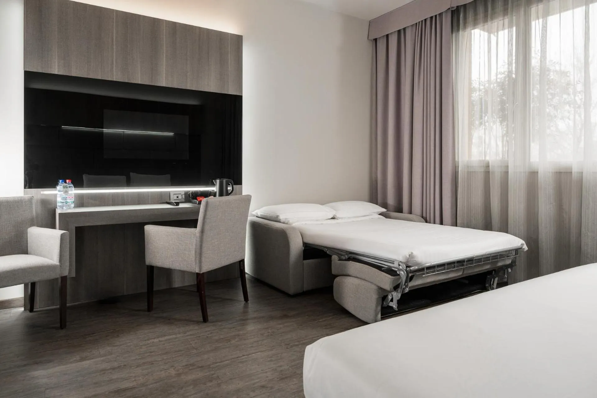 Bed in Just Hotel Saronno