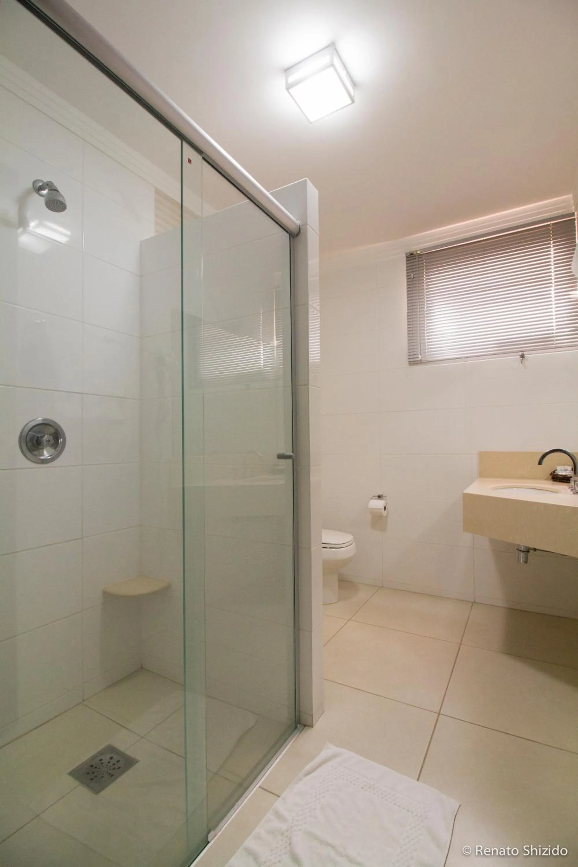 Shower in Aruá Hotel, Restaurante e Convenções