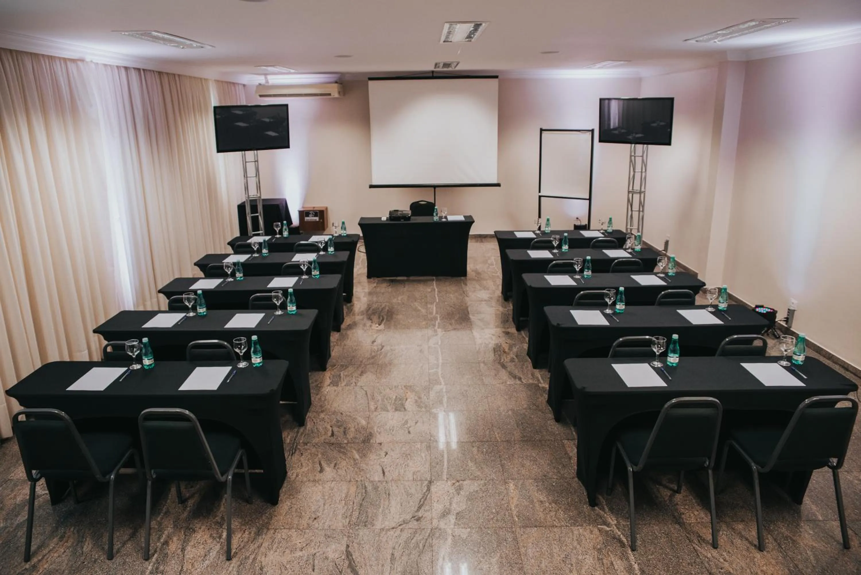 TV and multimedia in Aruá Hotel, Restaurante e Convenções