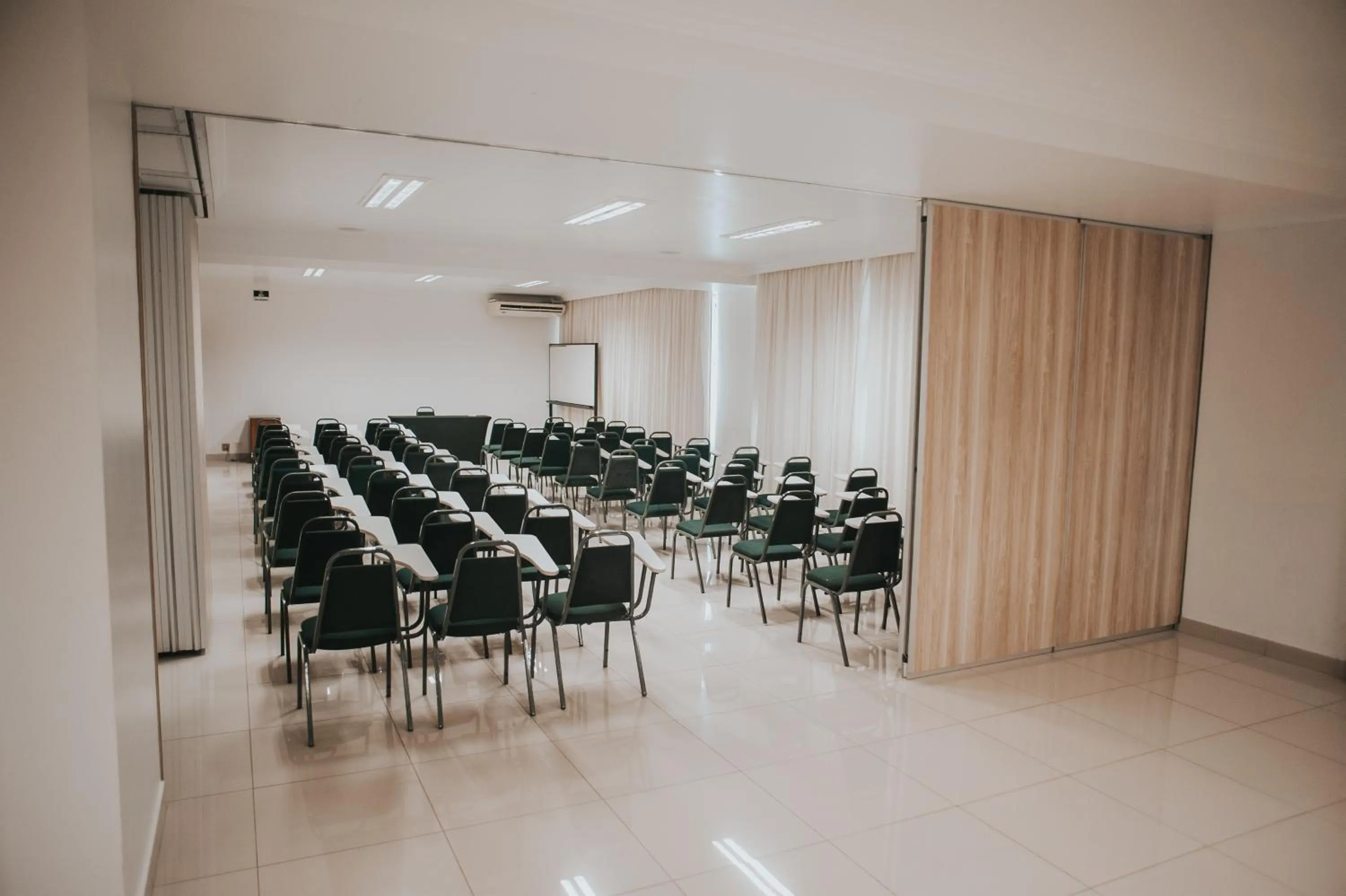 Meeting/conference room in Aruá Hotel, Restaurante e Convenções