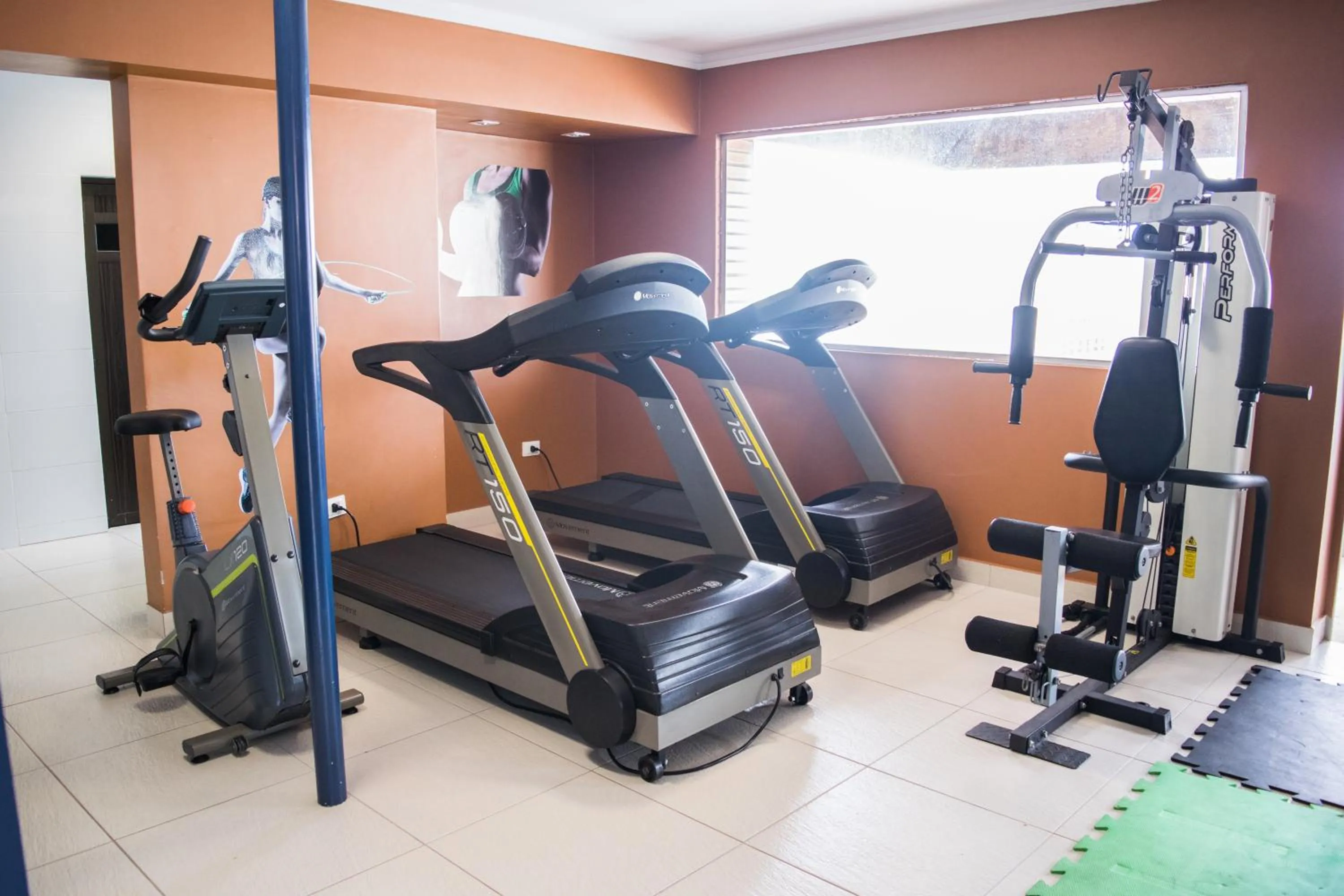 Fitness centre/facilities in Aruá Hotel, Restaurante e Convenções