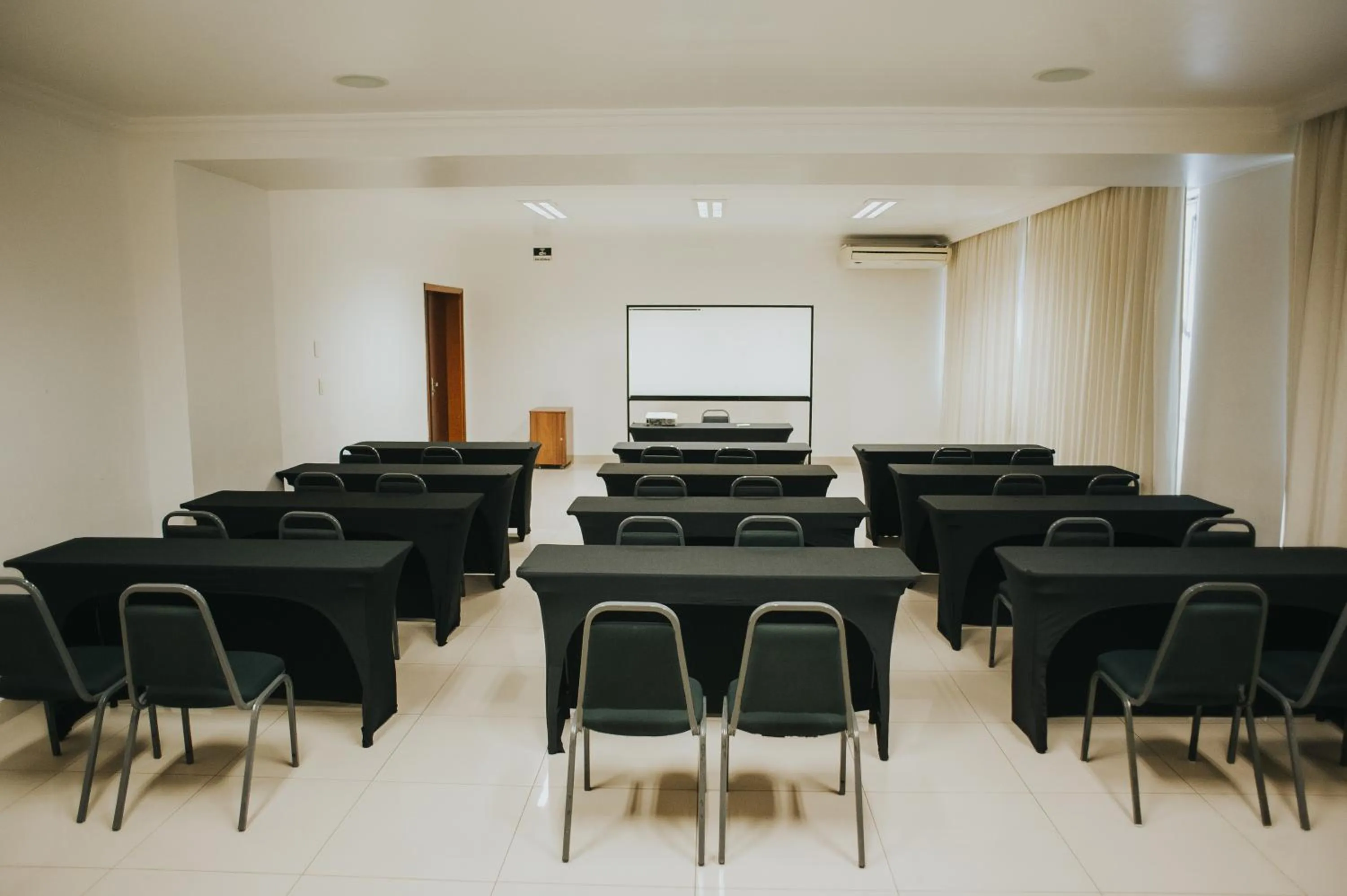 Meeting/conference room in Aruá Hotel, Restaurante e Convenções