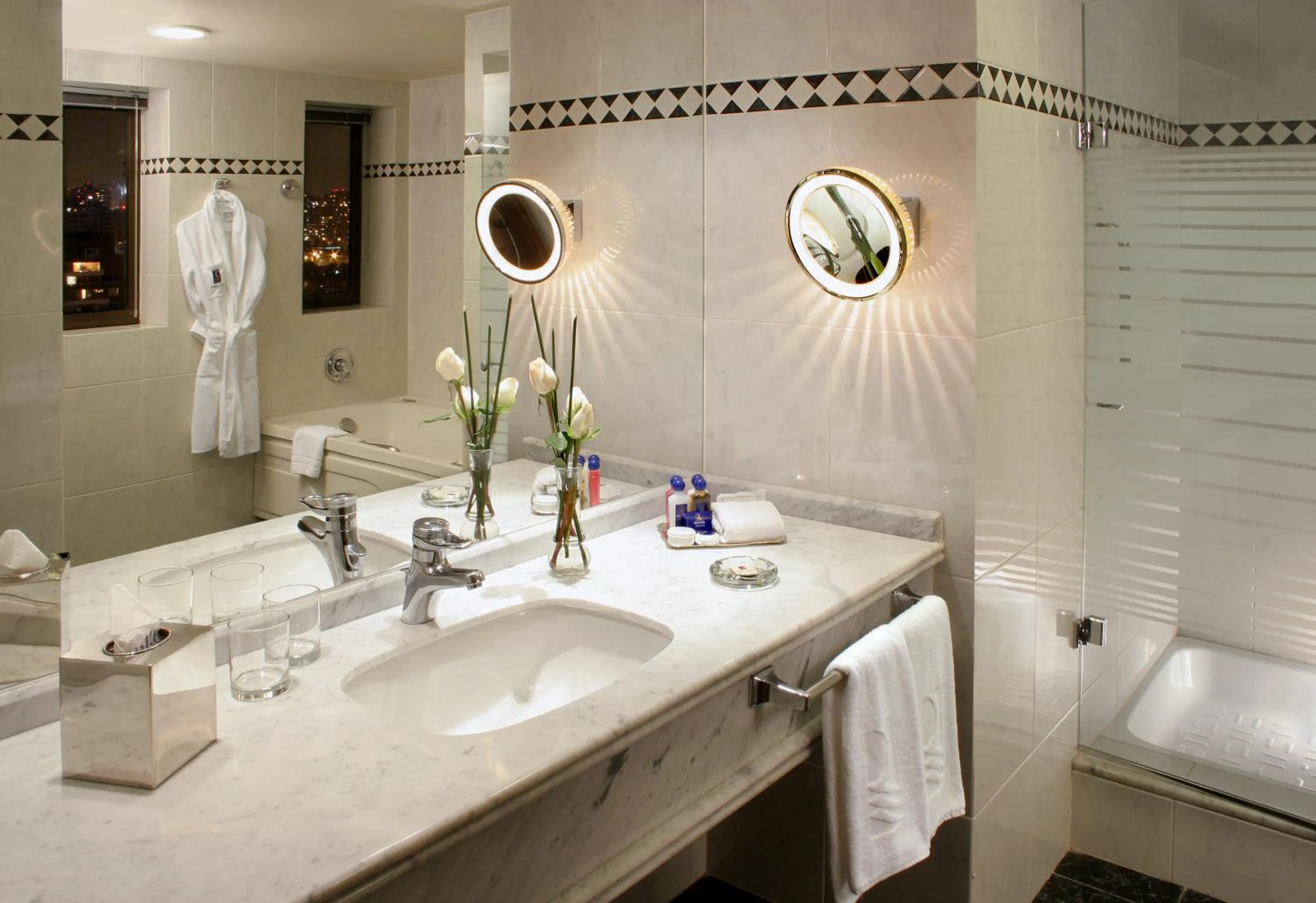 Bathroom in Hotel Regal Pacific Santiago