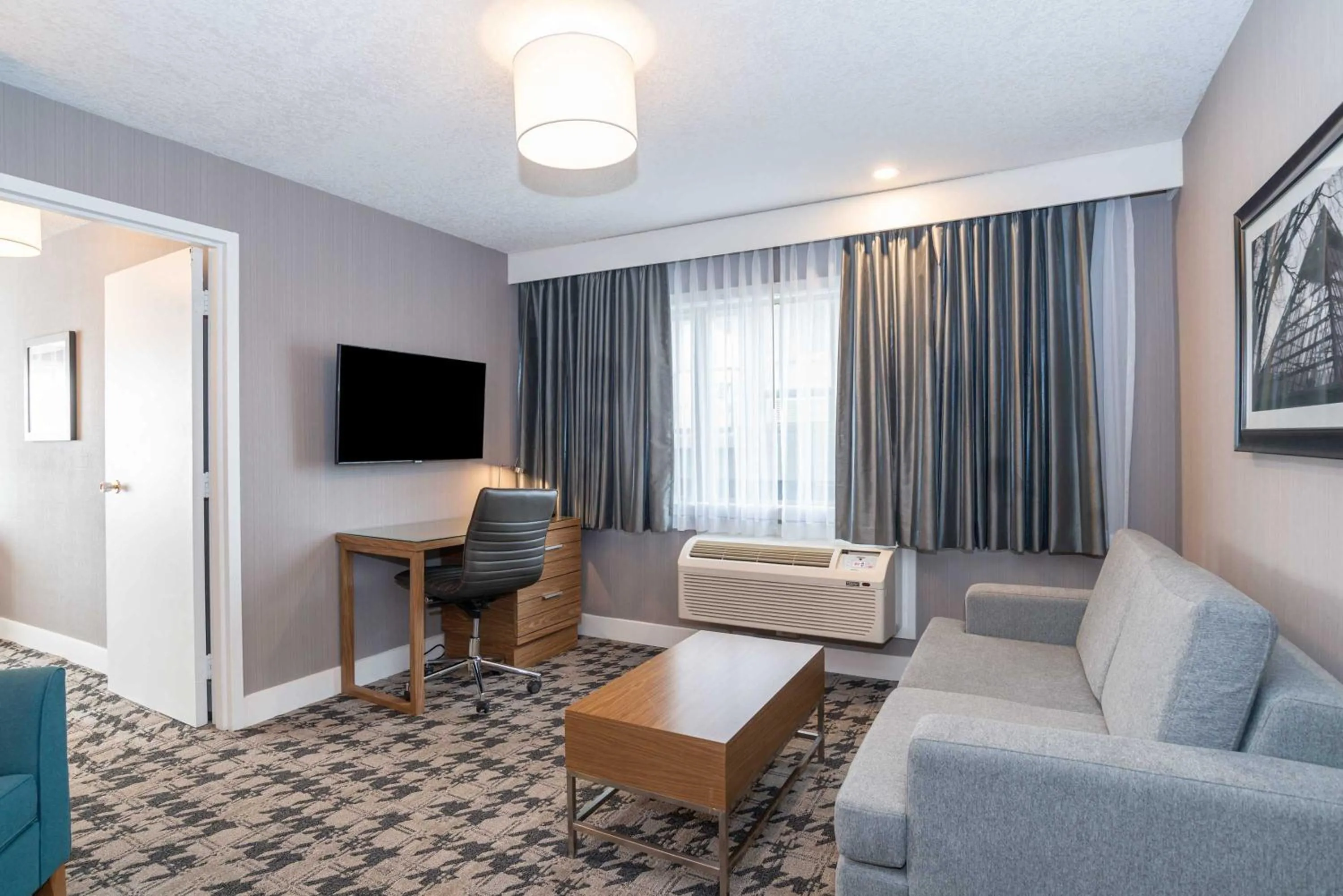 Photo of the whole room in Sandman Hotel Edmonton West