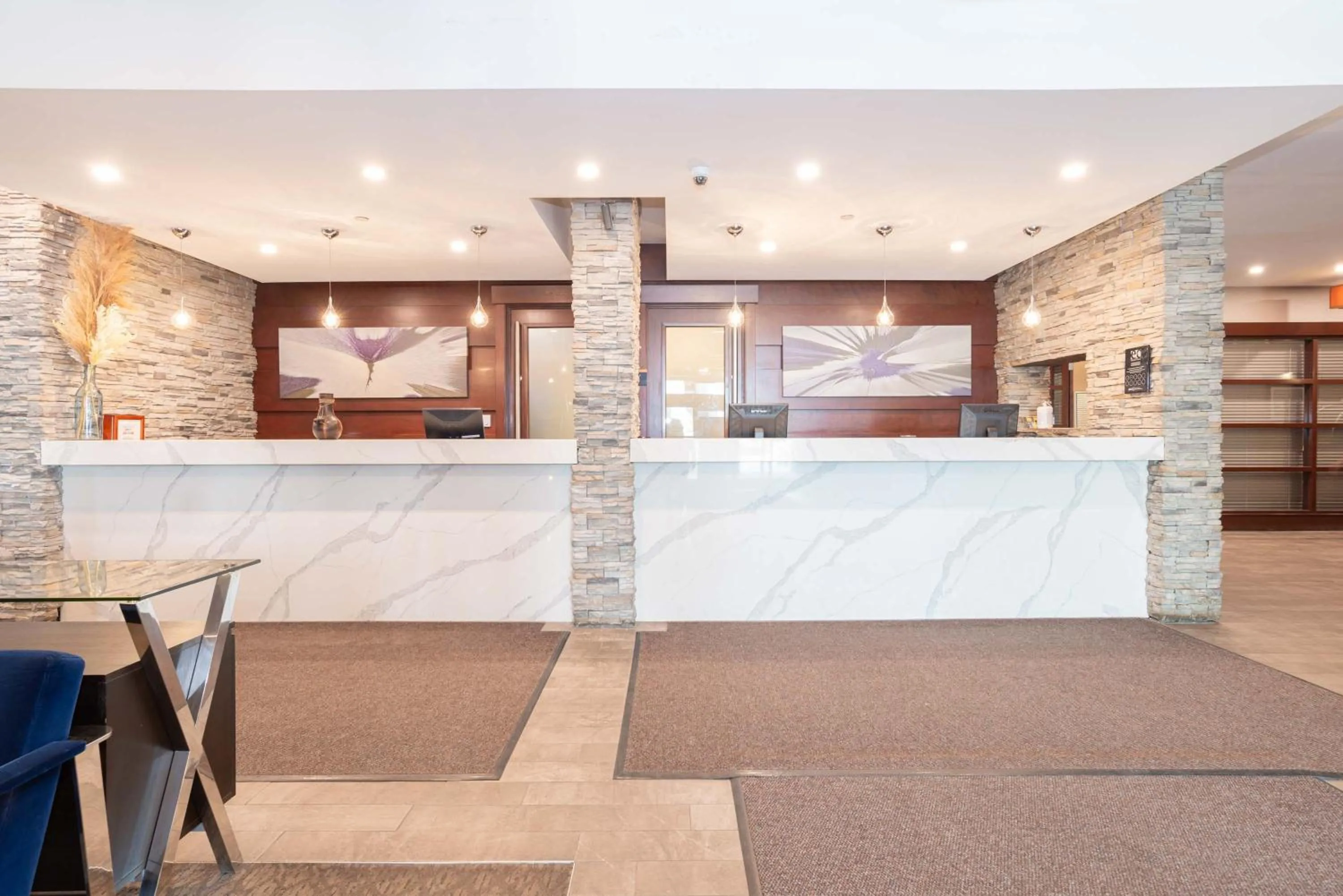 Facade/entrance in Sandman Hotel Edmonton West