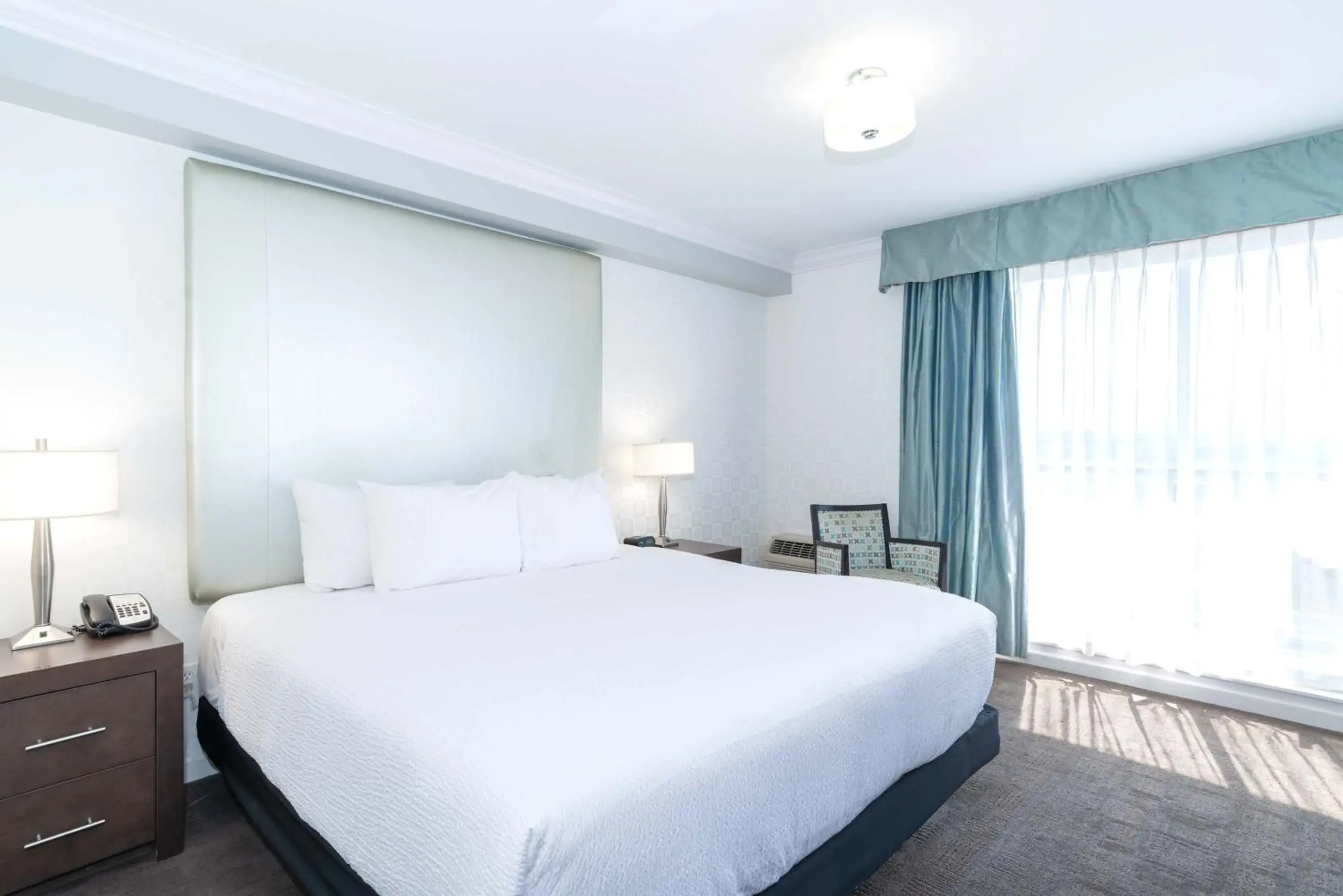 Tower Room, 1 King Bed in Sandman Hotel & Suites Kelowna Tower Room, 1 King Bed in Sandman Hotel & Suites Kelowna