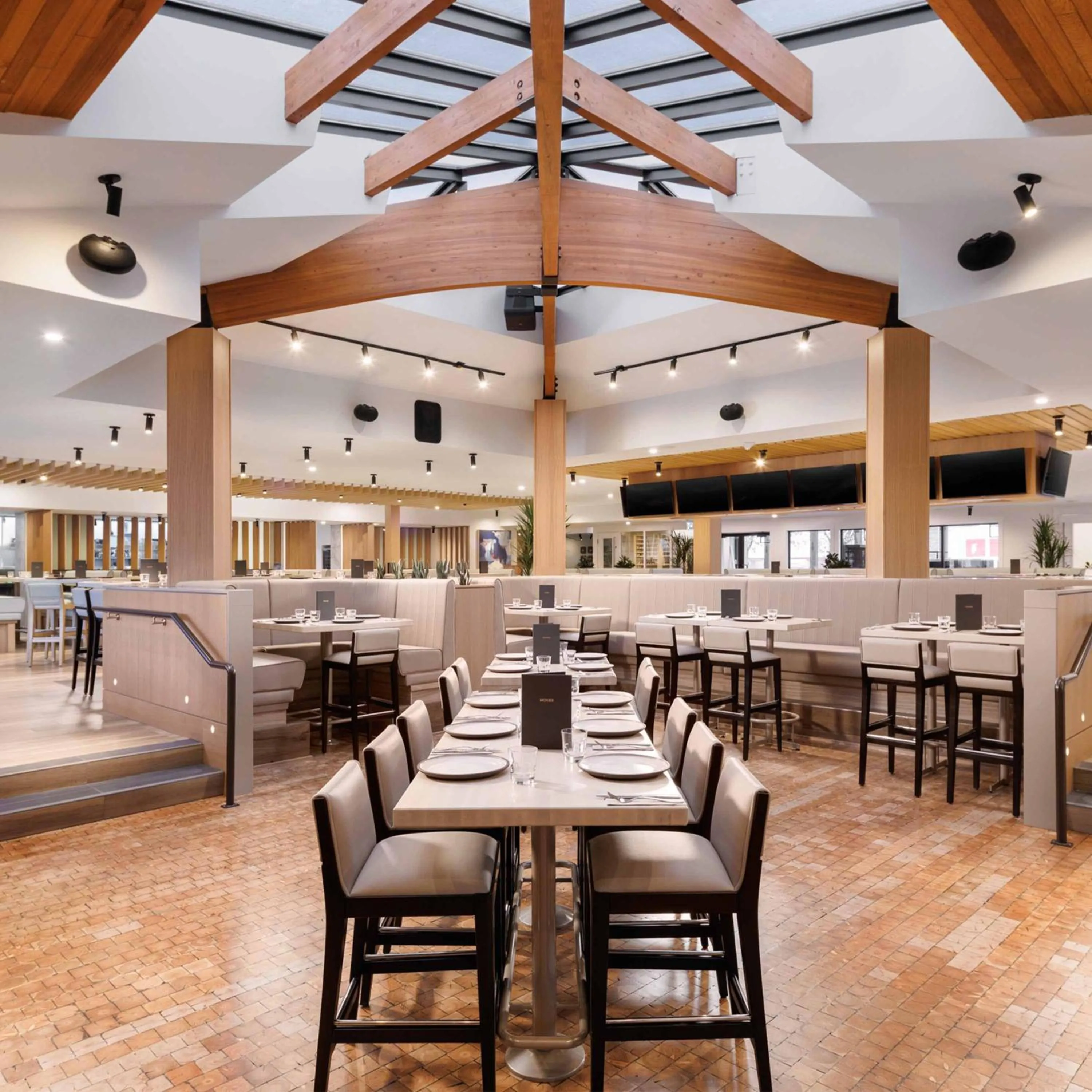 Restaurant/places to eat in Sandman Hotel & Suites Kelowna