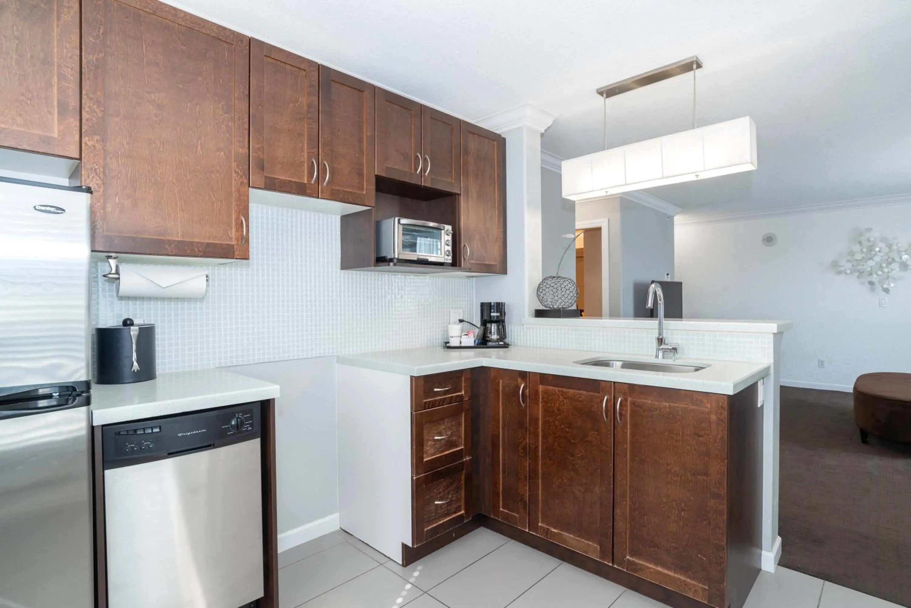 Kitchen or kitchenette in Sandman Hotel & Suites Kelowna
