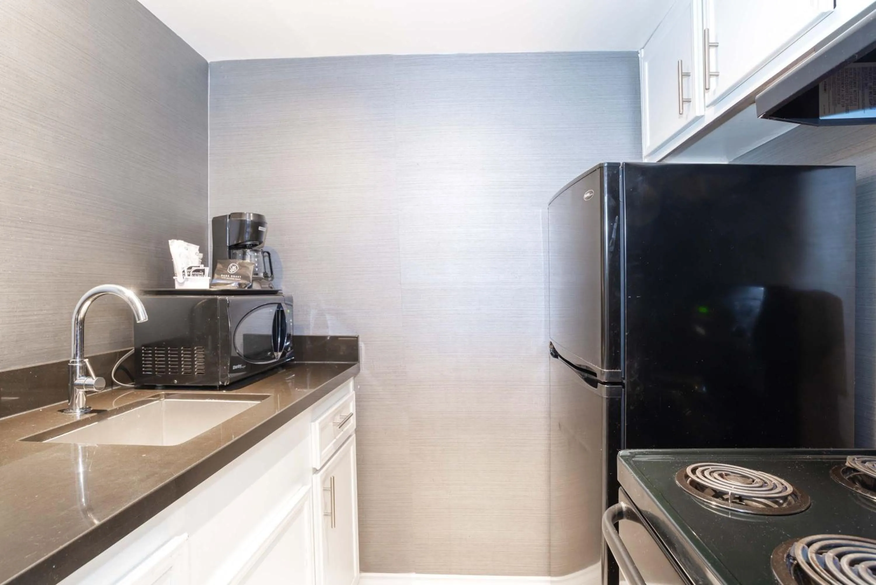 Kitchen or kitchenette in Sandman Hotel & Suites Kelowna