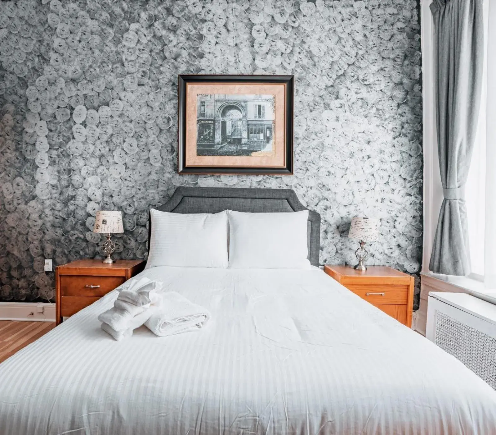 Superior Queen Room in Hotel de Paris Montreal Superior Queen Room in Hotel de Paris Montreal