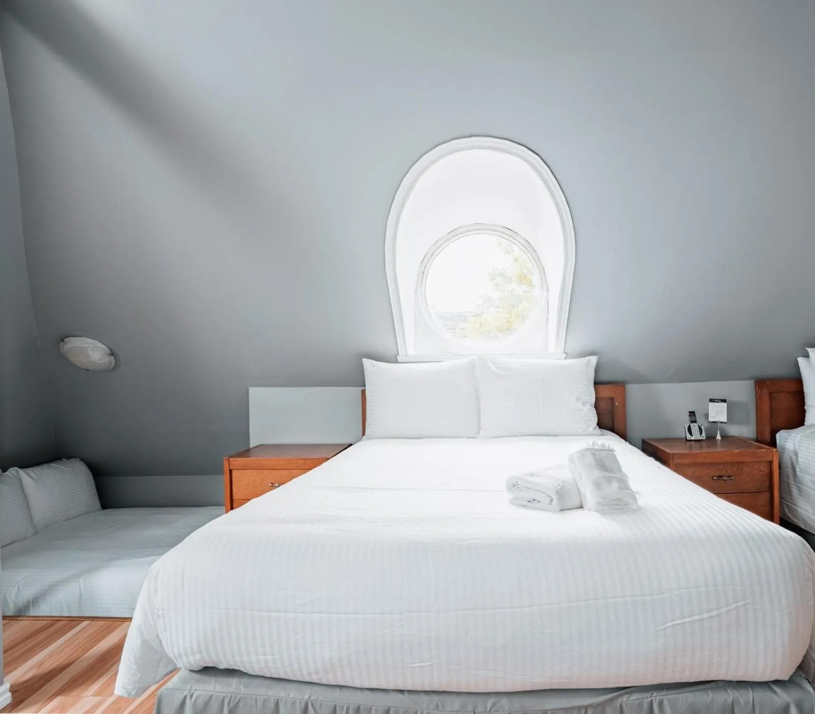 Bed in Hotel de Paris Montreal