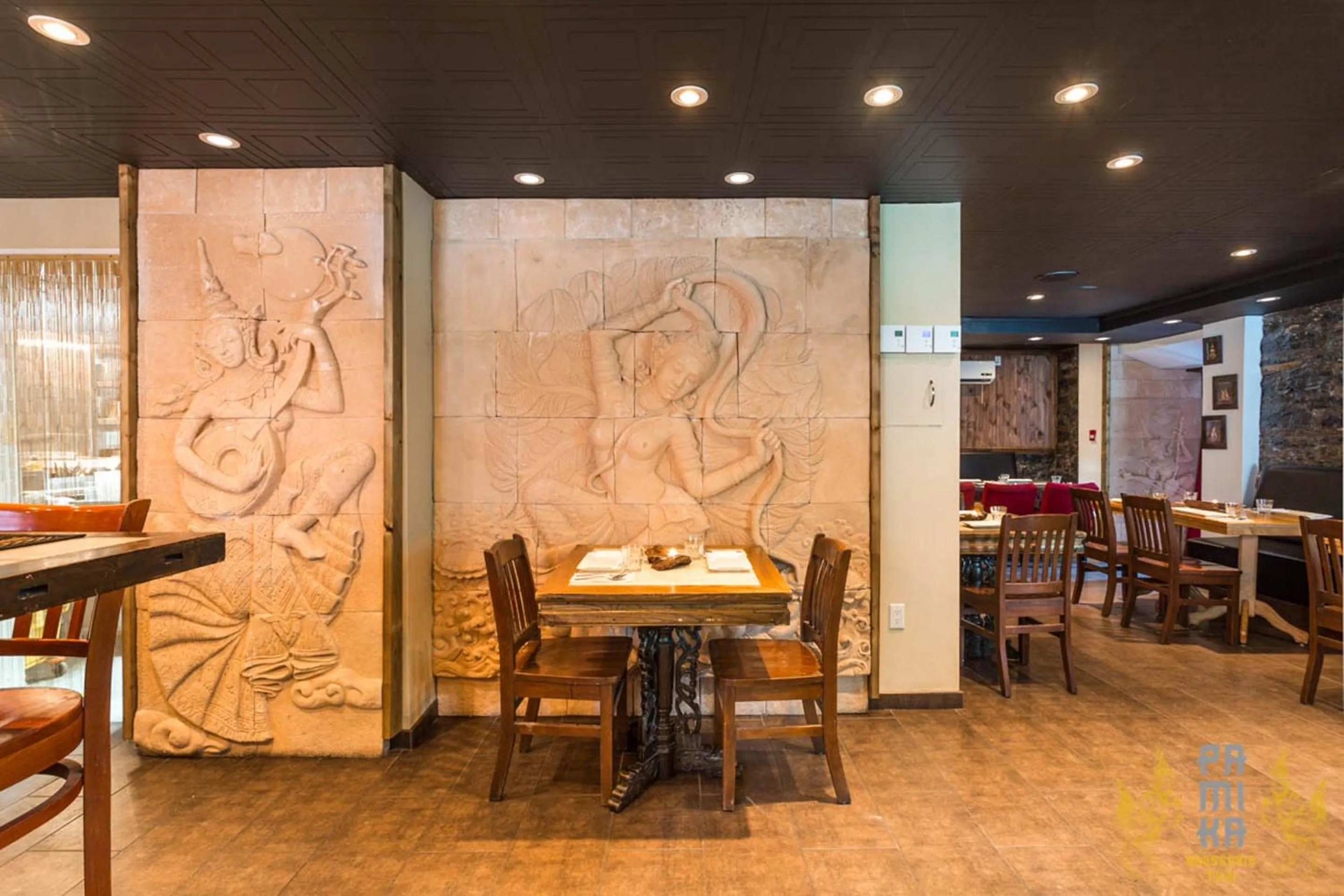 Restaurant/places to eat in Hotel de Paris Montreal