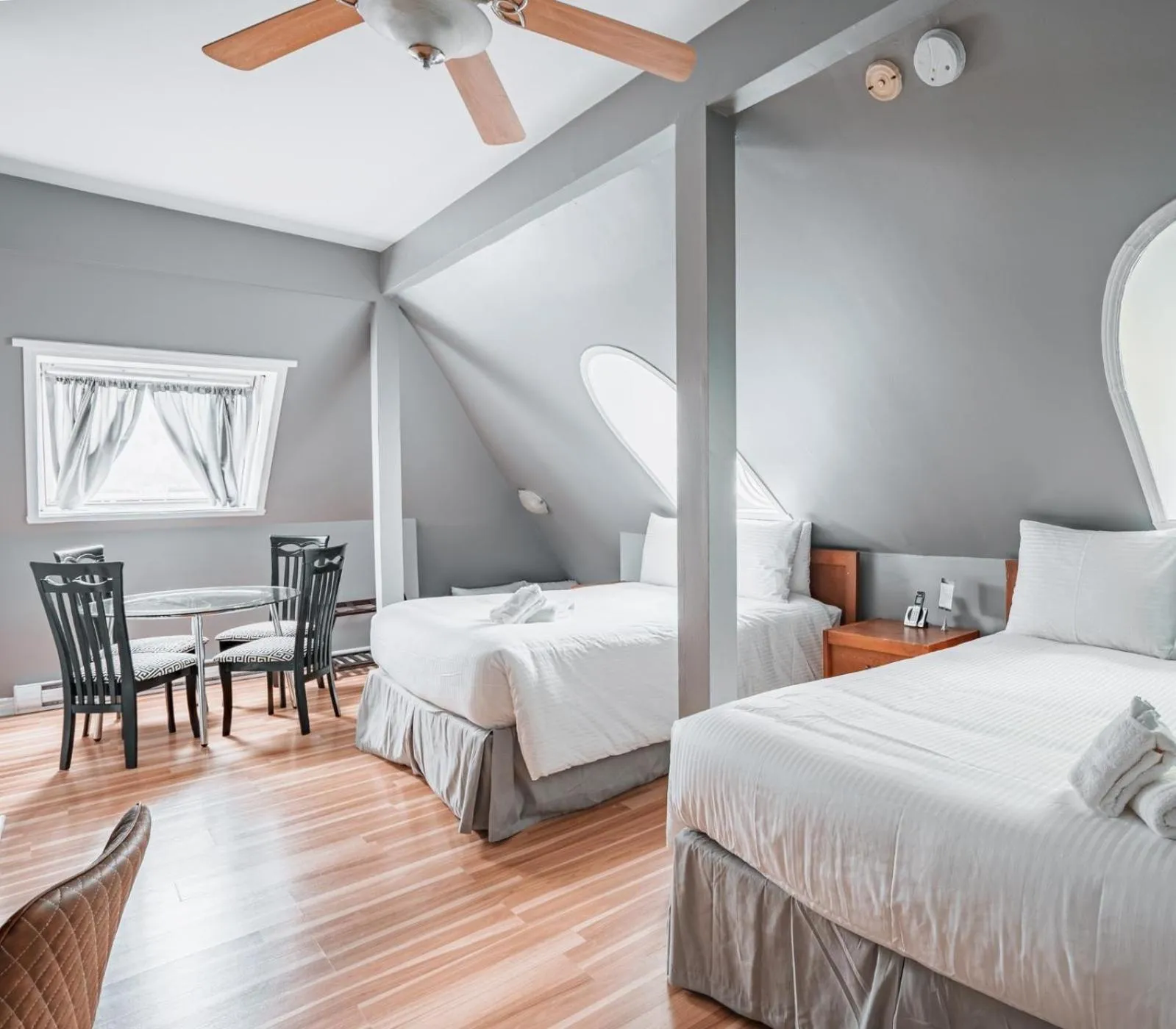 Bedroom in Hotel de Paris Montreal