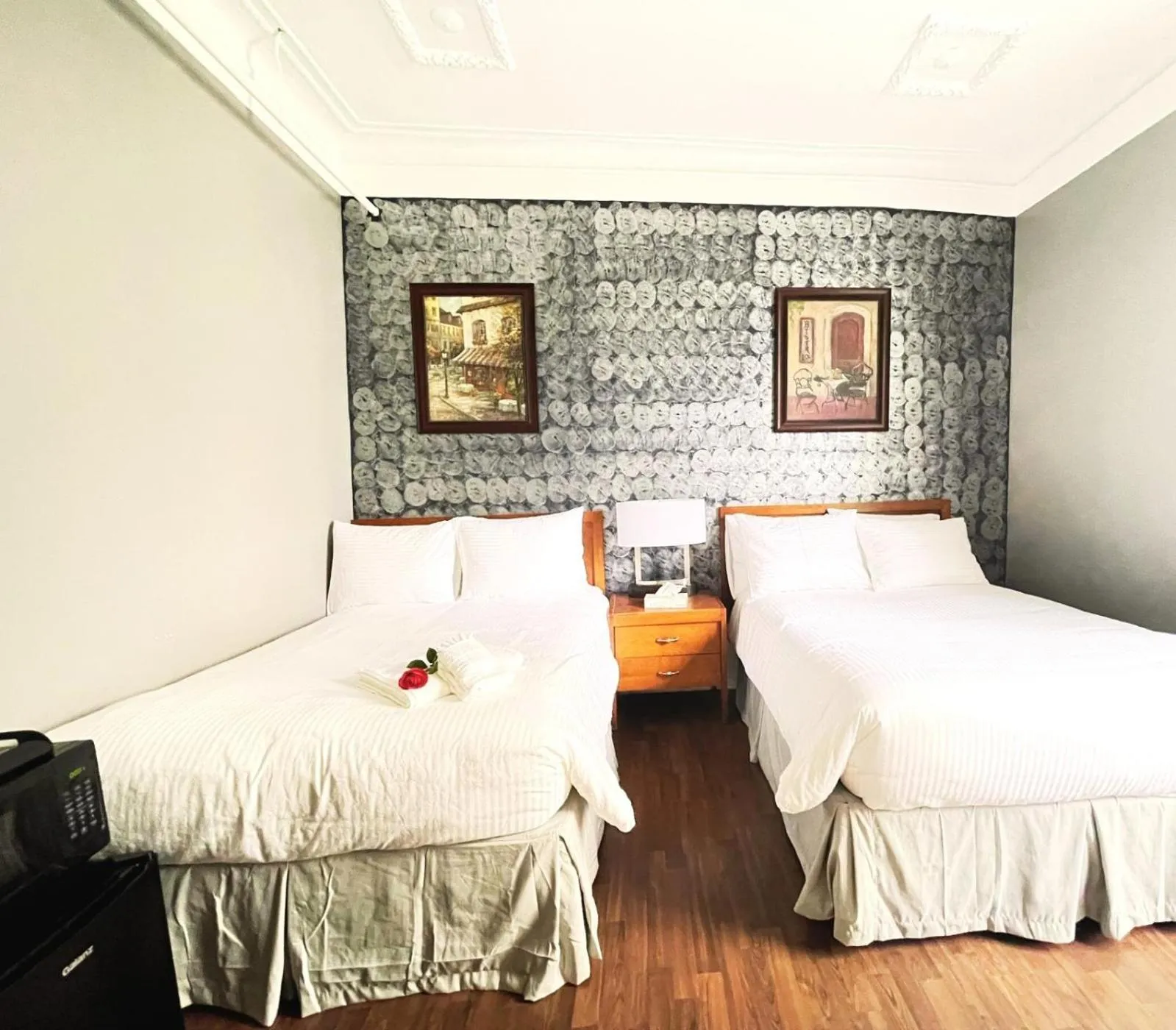 Bed in Hotel de Paris Montreal