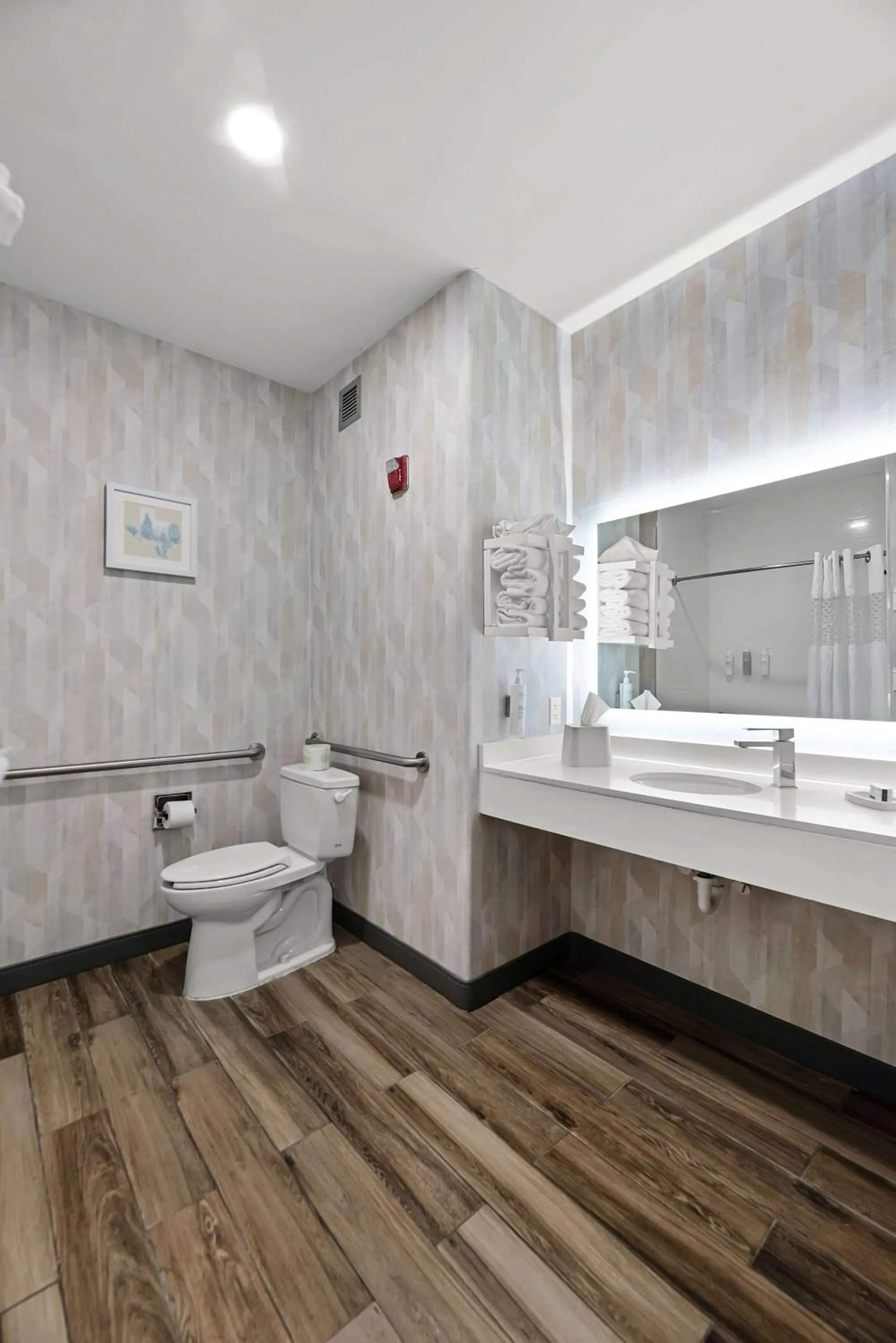 Bathroom in Hampton Inn Seguin