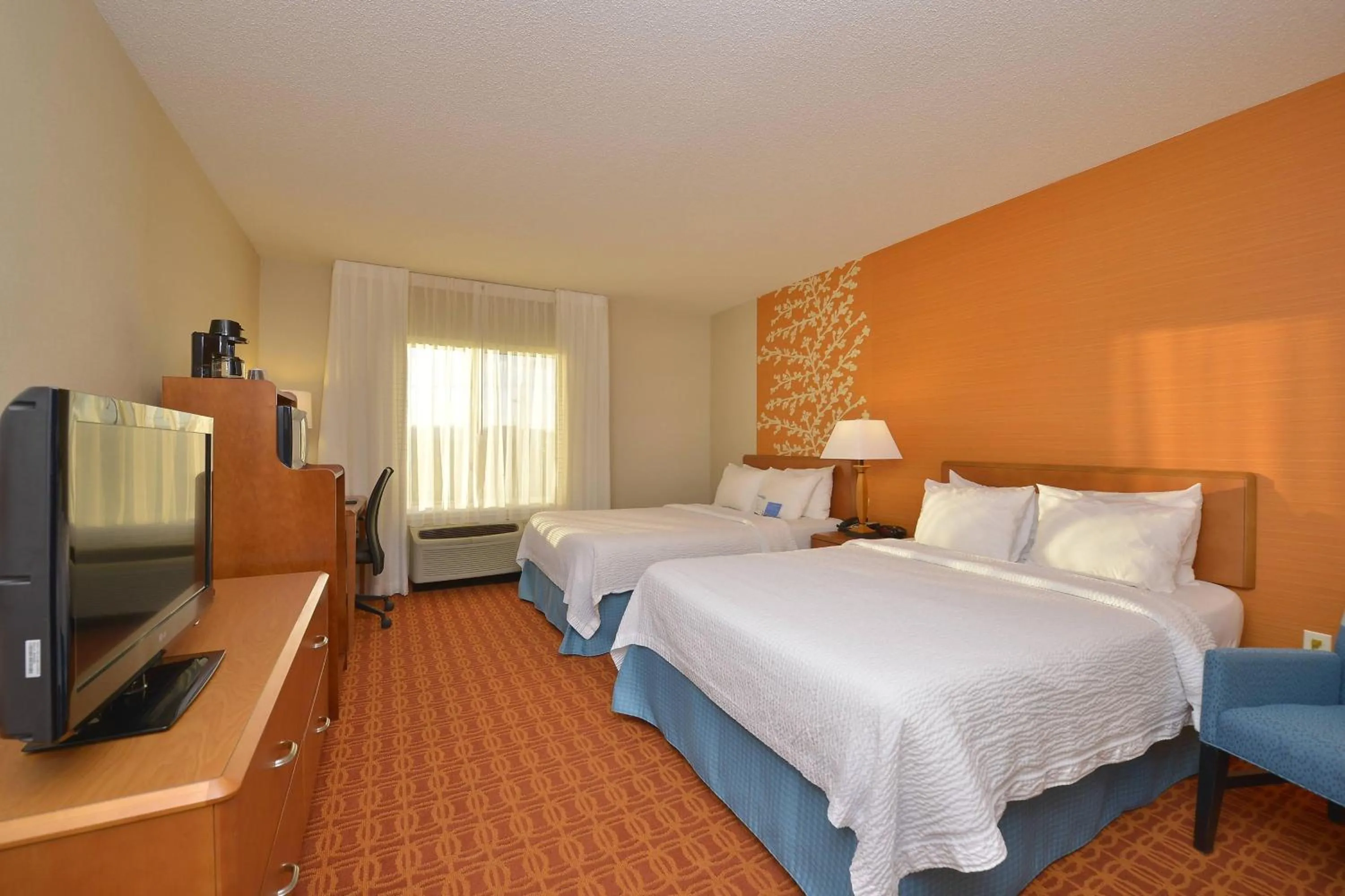 Photo of the whole room, Bed in Fairfield Inn and Suites by Marriott Williamsport