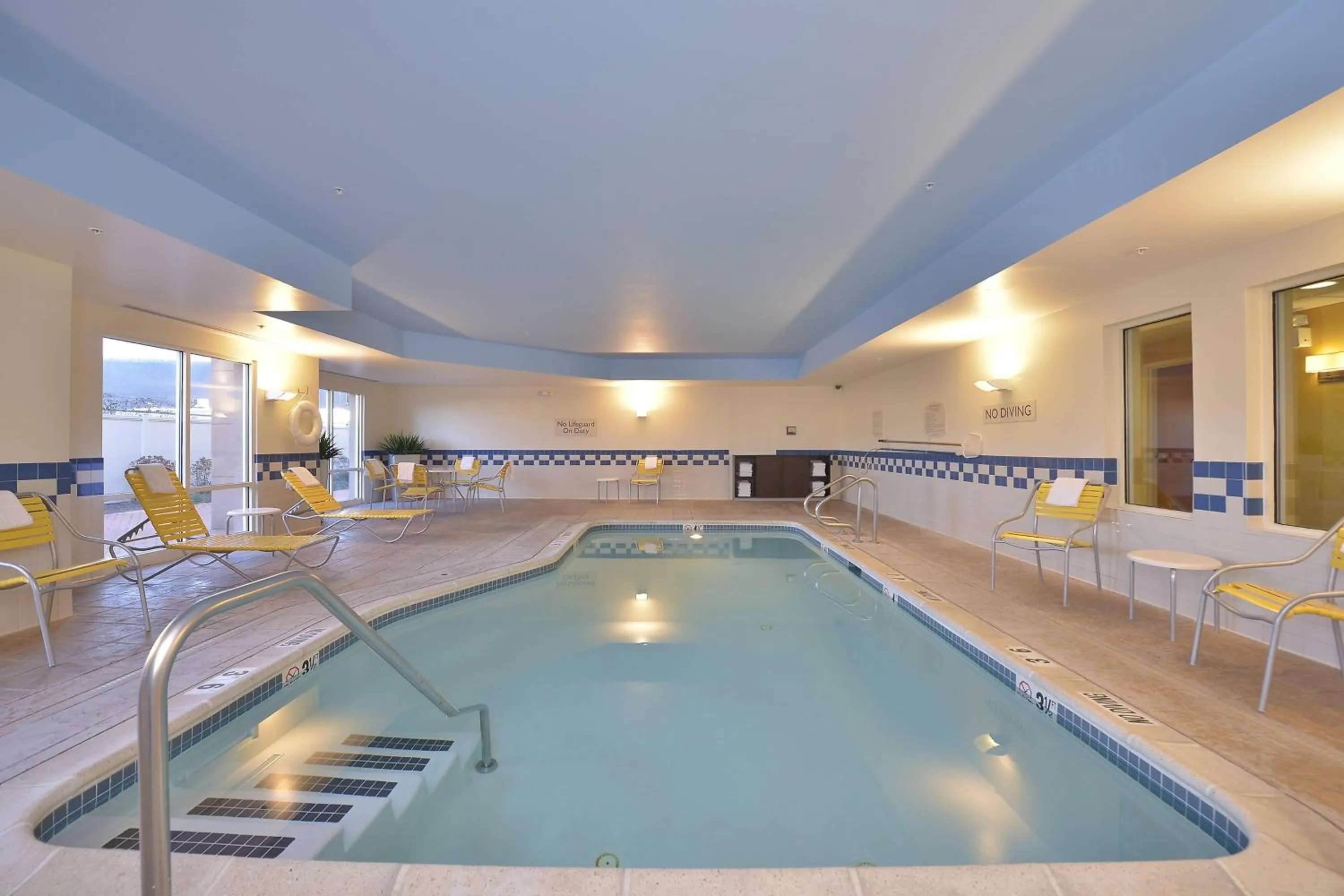 Swimming pool in Fairfield Inn and Suites by Marriott Williamsport