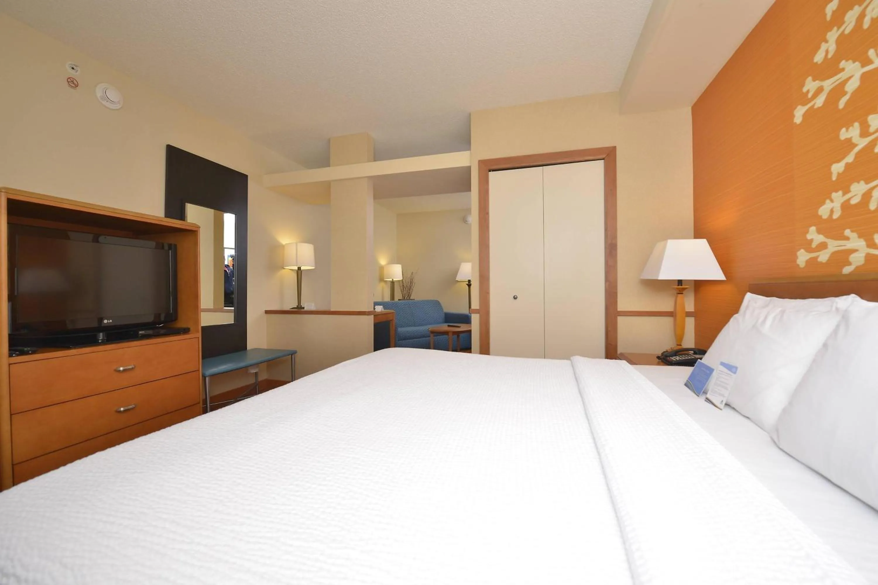 Photo of the whole room, Bed in Fairfield Inn and Suites by Marriott Williamsport